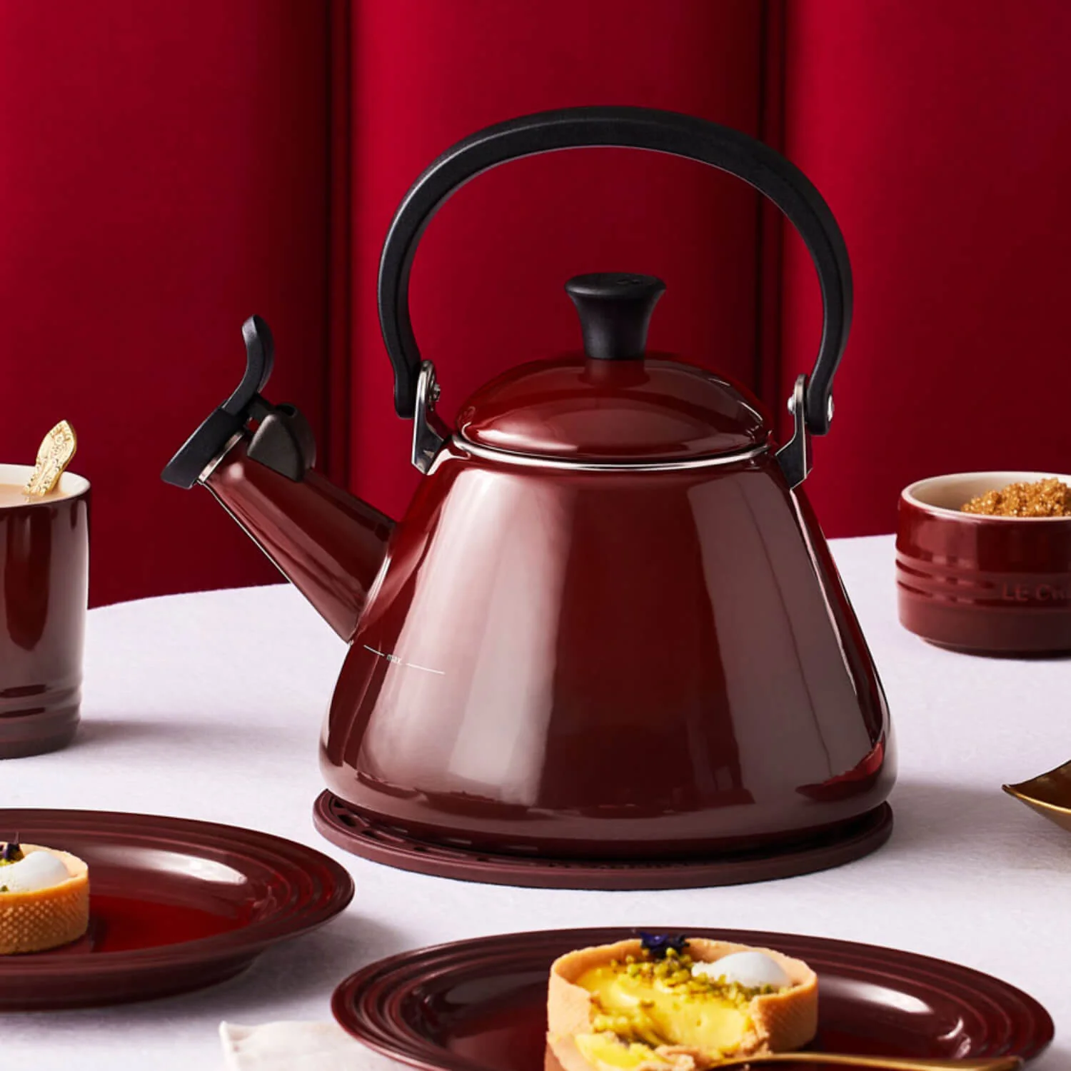 Le Creuset Kone Stove Top Kettle - Garnet - Image 5