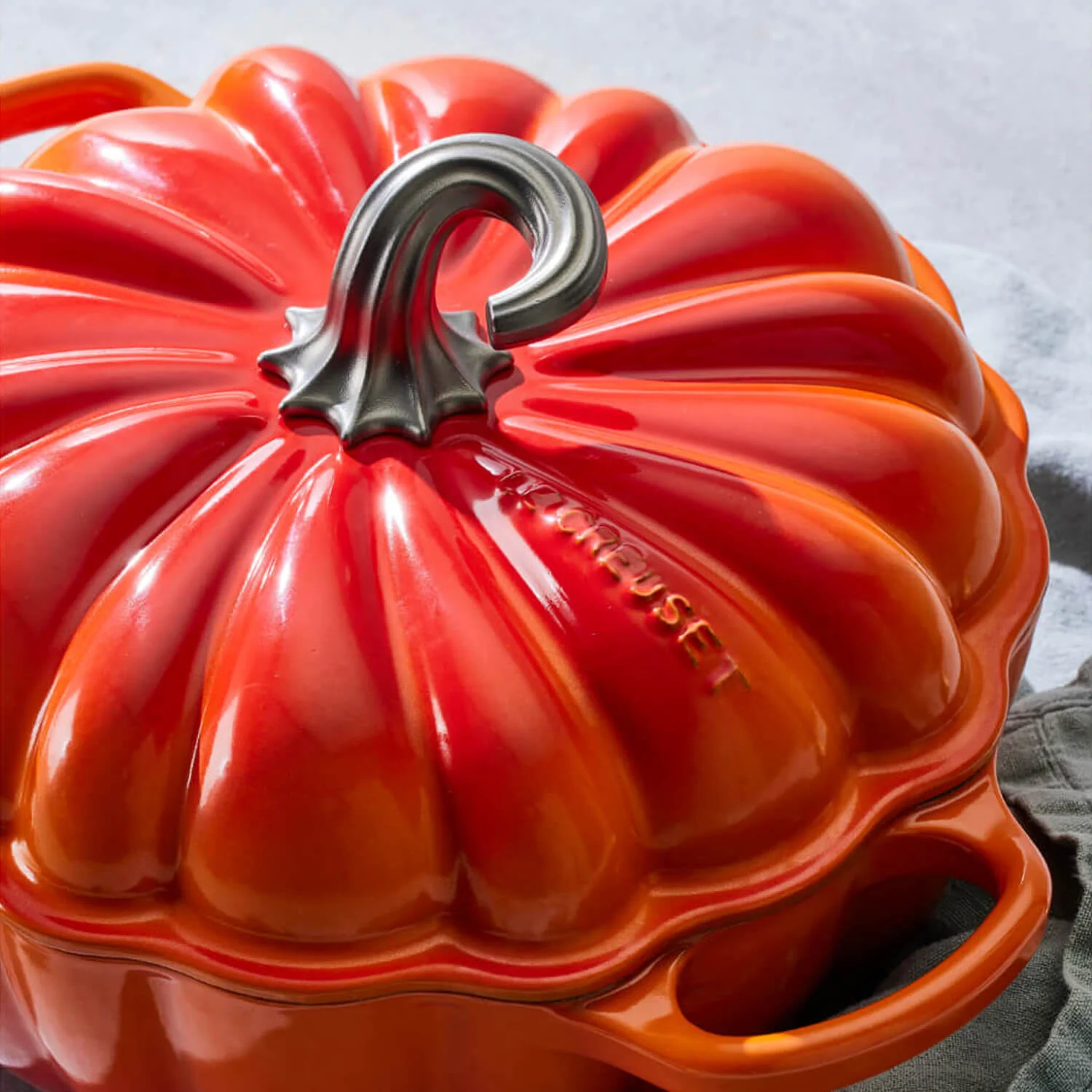 Le Creuset Halloween Cast Iron 24cm Pumpkin Casserole - Volcanic - Image 6