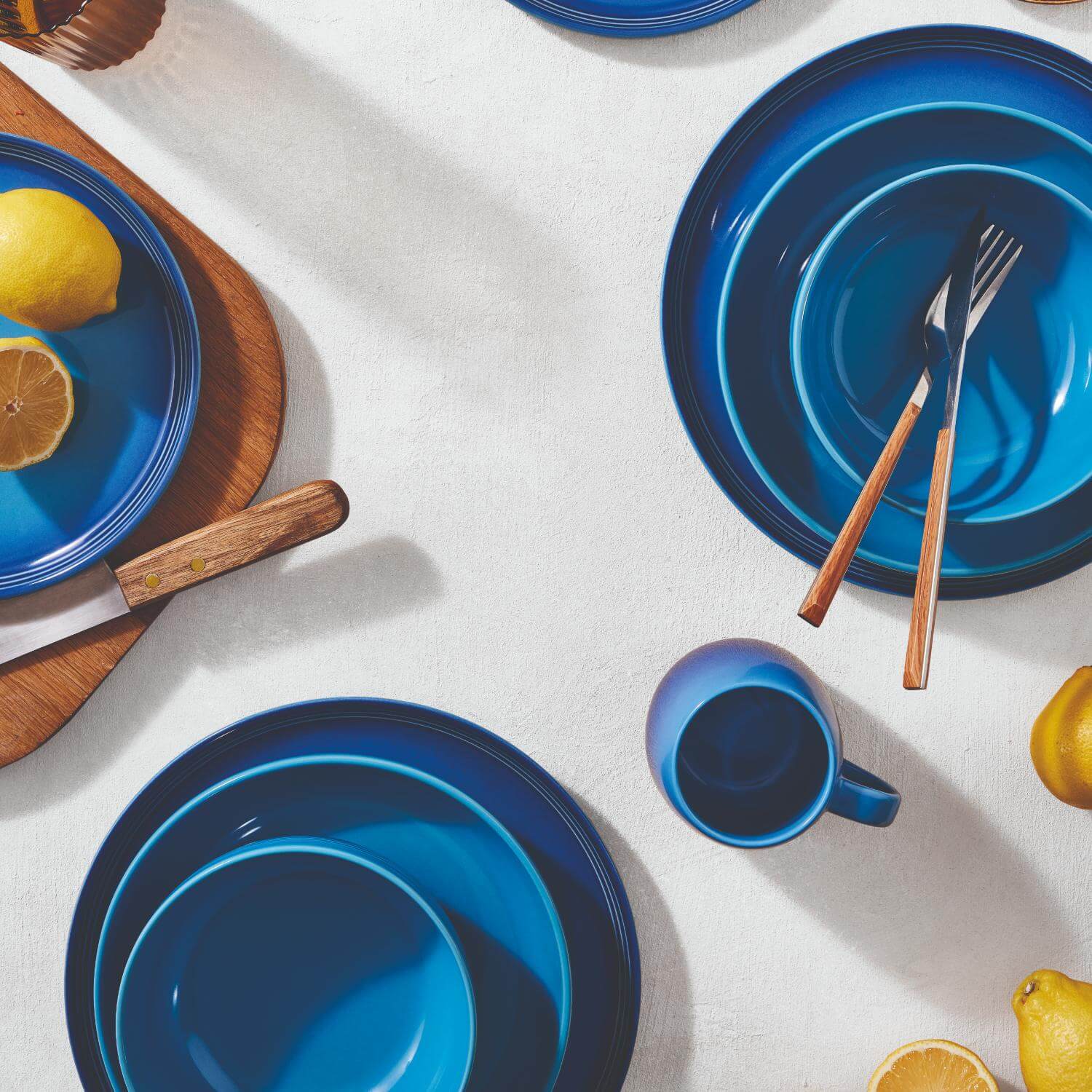 Le Creuset 27cm Stoneware Coupe Dinner Plate - Azure - Image 5