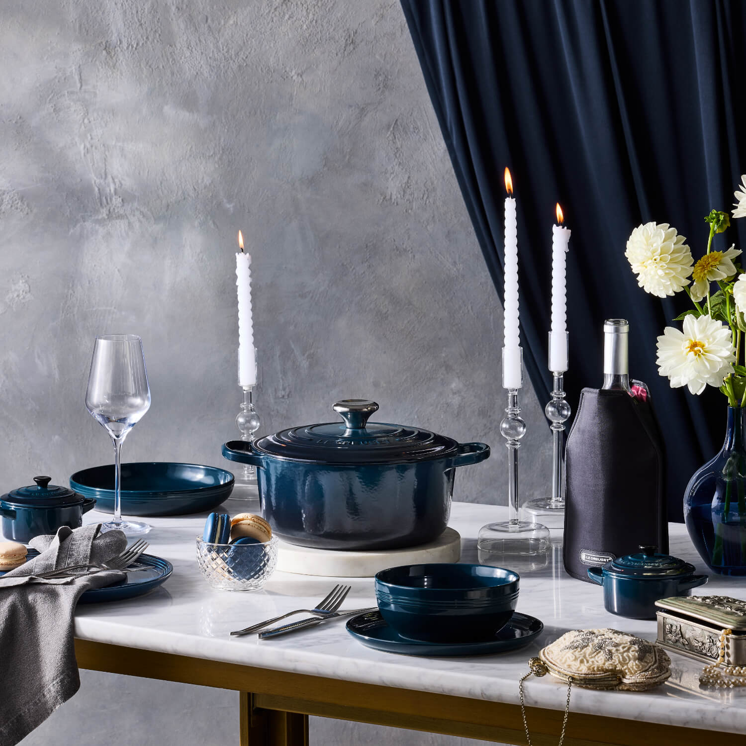 Le Creuset 27cm Stoneware Coupe Dinner Plate - Nuit - Image 5