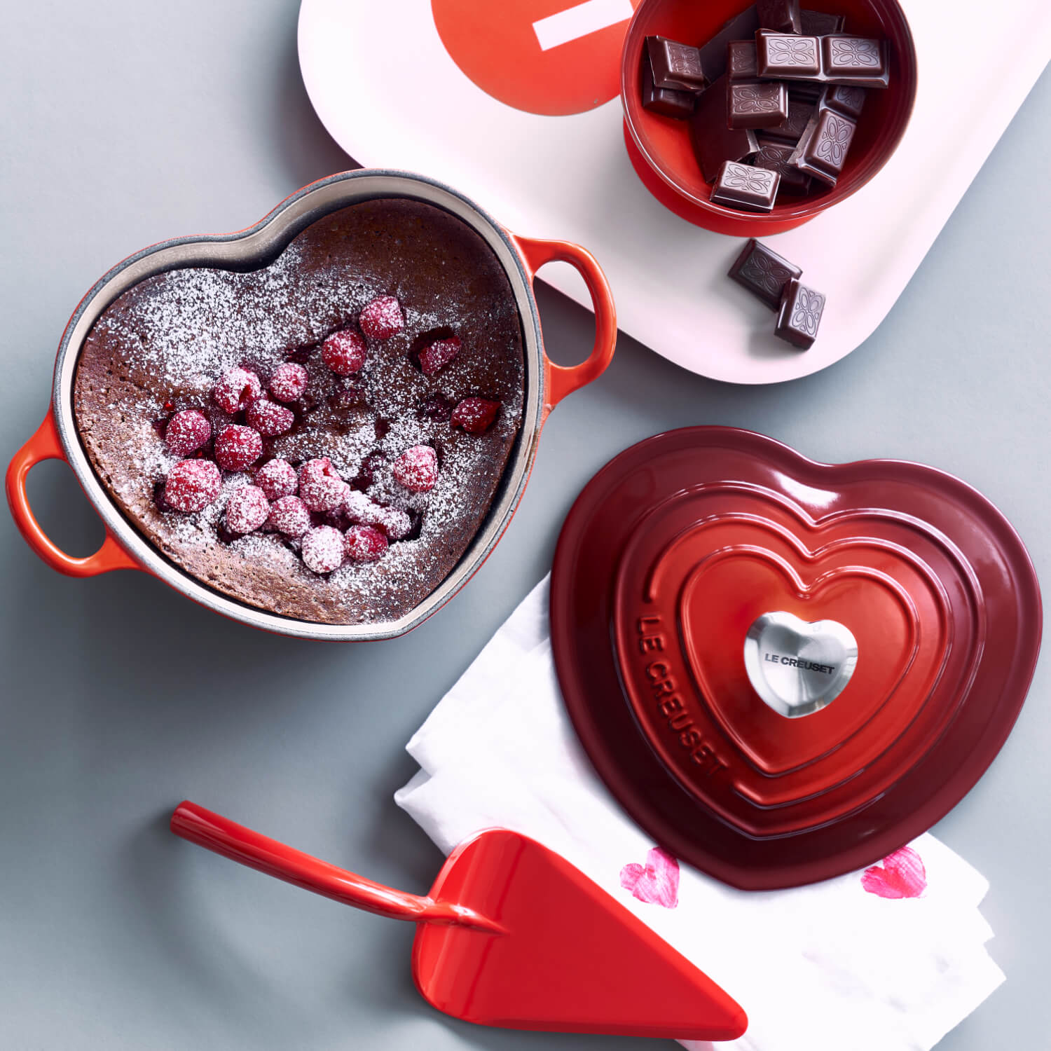 Le Creuset Cast Iron Heart Casserole with Stainless Steel Heart Knob - Cerise - Image 6