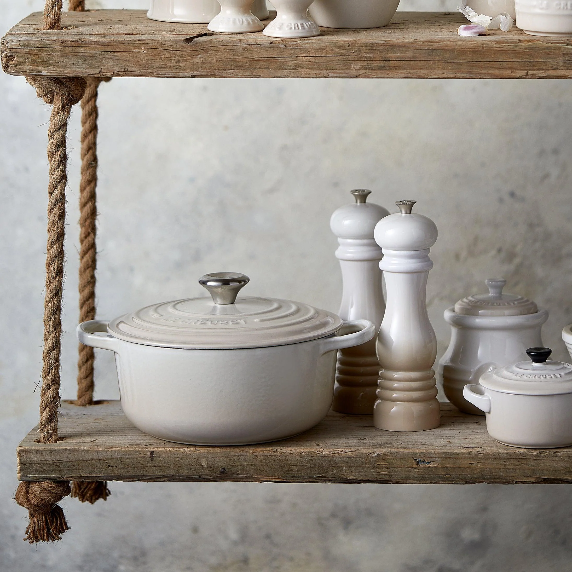 Le Creuset Classic Salt Mill - Meringue - Image 5