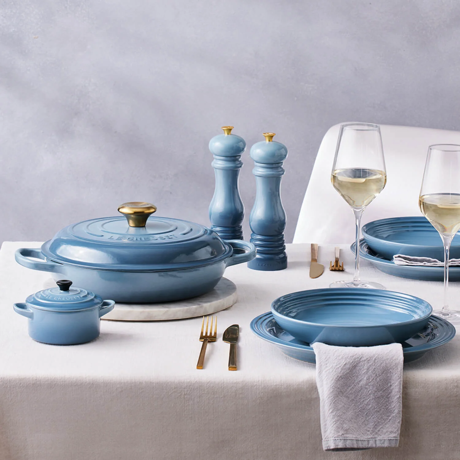 Le Creuset Classic Salt Mill - Chambray - Image 3
