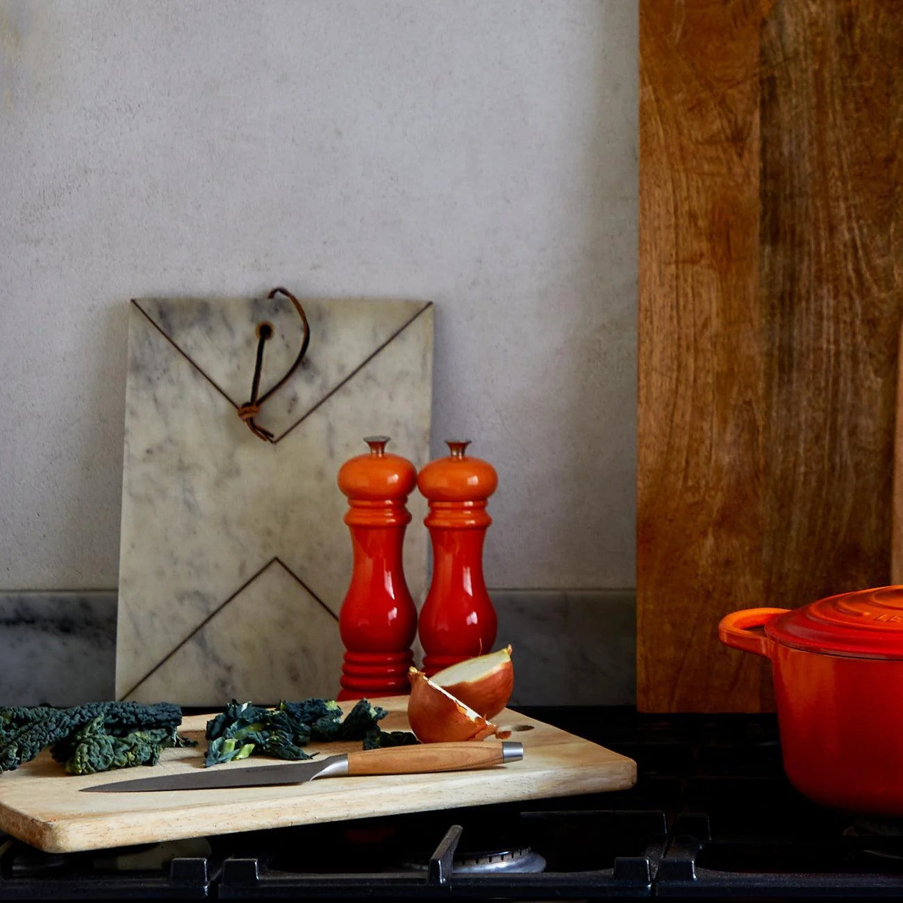 Le Creuset Classic Salt Mill - Volcanic - Image 5