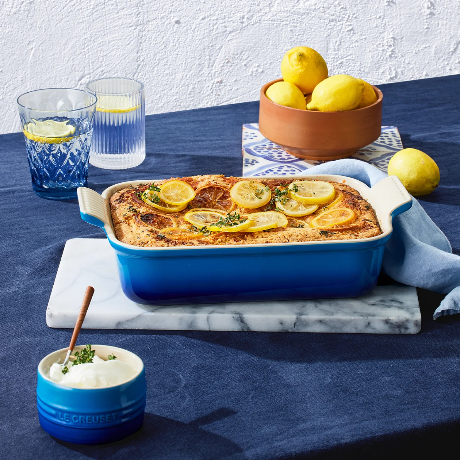 Le Creuset Stoneware Heritage 26cm Rectangular Deep Dish - Azure - Image 5