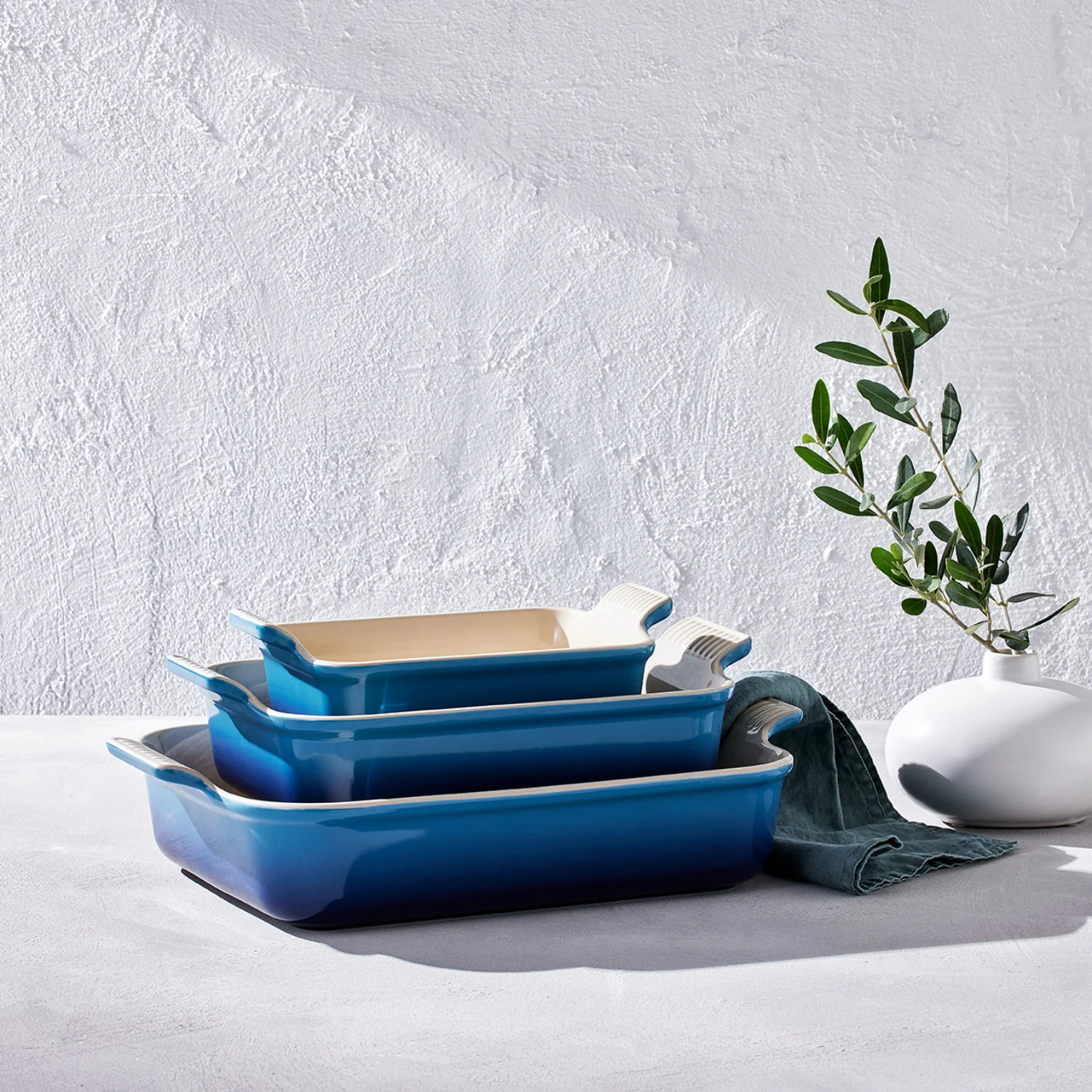 Le Creuset Stoneware Heritage 32cm Deep Rectangular Dish - Azure - Image 6