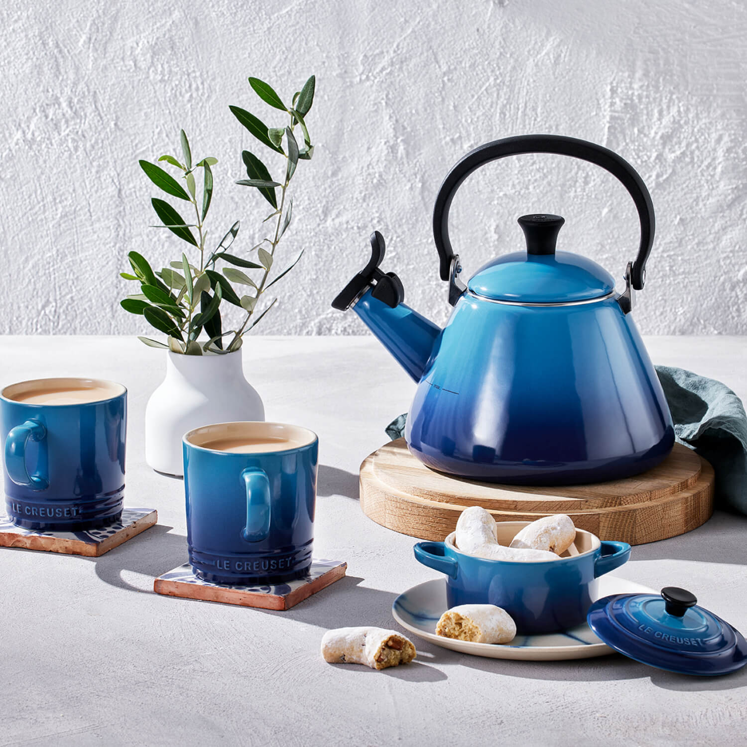 Le Creuset Kone Stove Top Kettle - Azure - Image 5