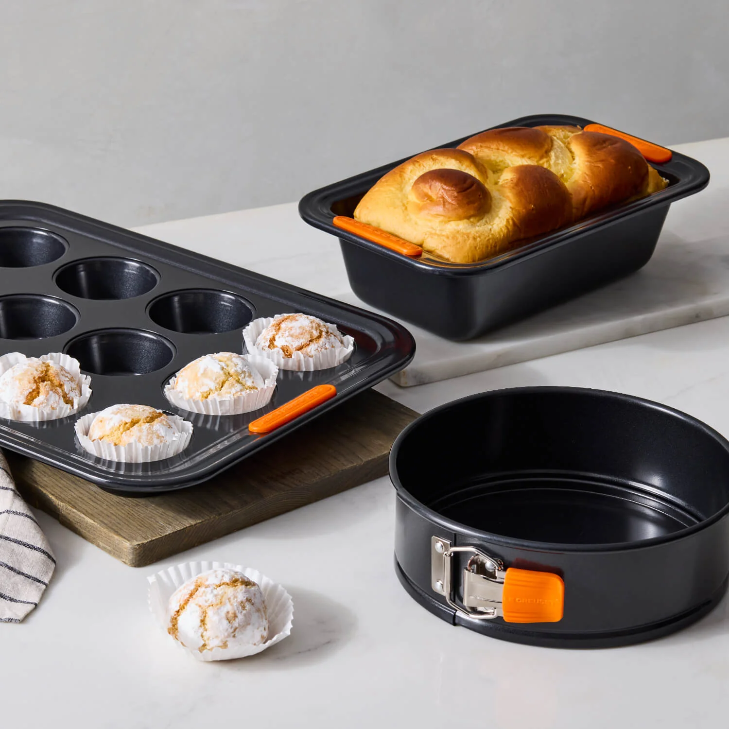Le Creuset Non-Stick 3-Piece Bakeware Set - Image 5