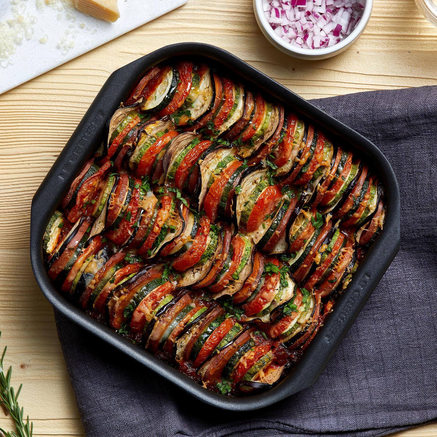 Le Creuset Non-Stick Ovenware 22cm x 22cm Square Roasting Tin - Image 7