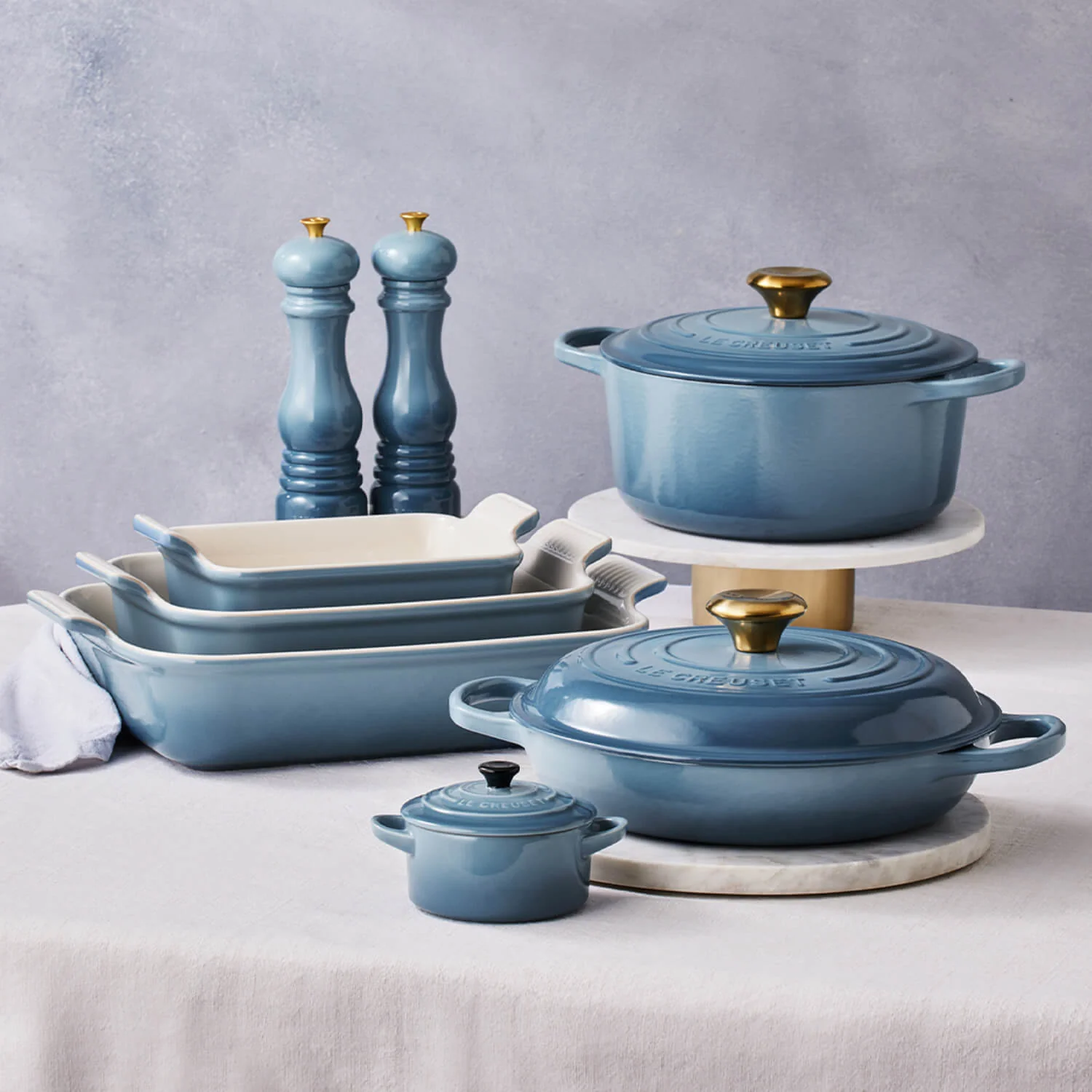 Le Creuset Signature Cast Iron 20cm Round Casserole - Chambray - Image 8