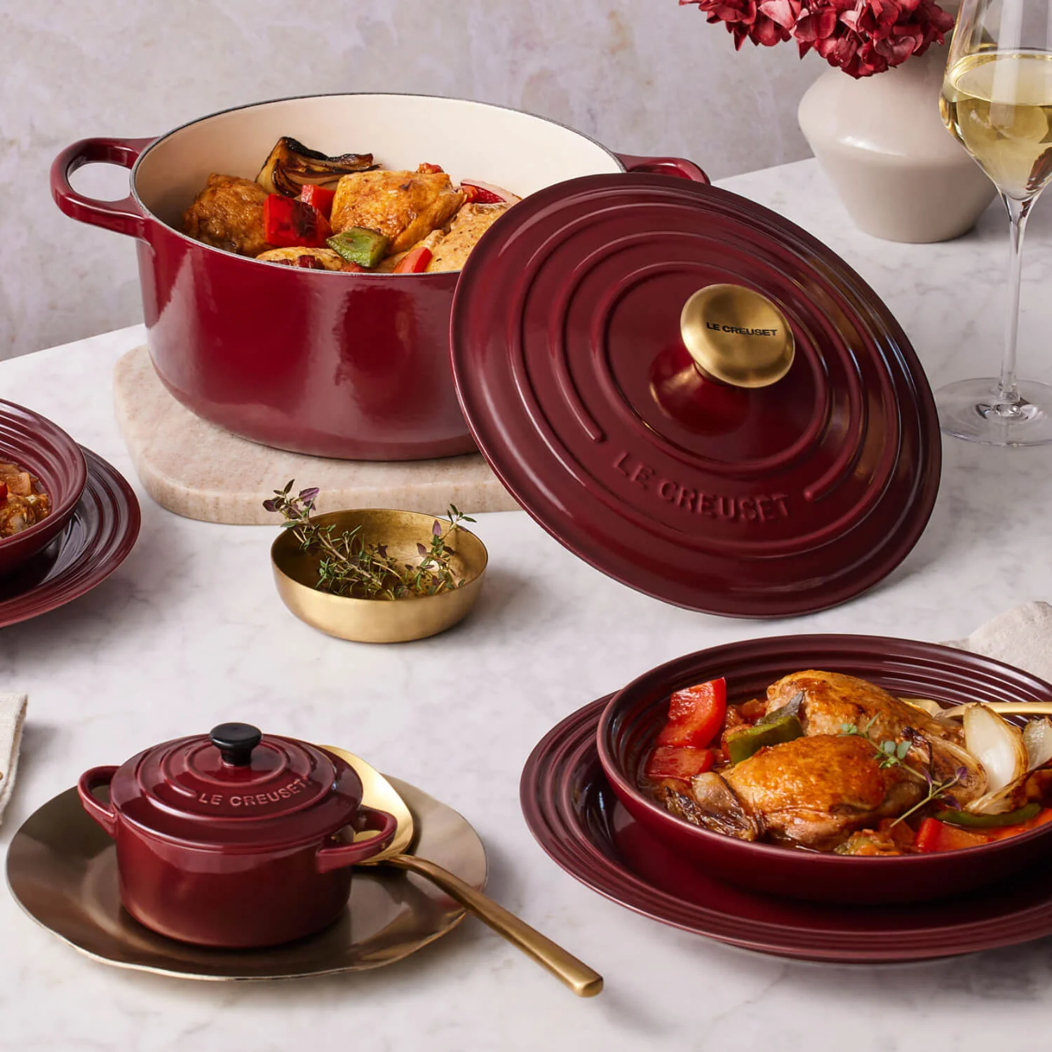 Le Creuset Signature Cast Iron 22cm Round Casserole - Garnet - Image 7