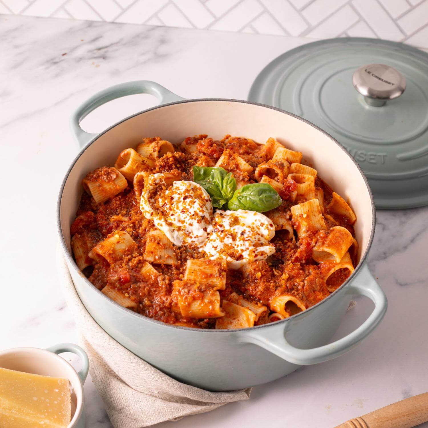 Le Creuset Signature 22cm Cast Iron Round Casserole - Sea Salt - Image 8