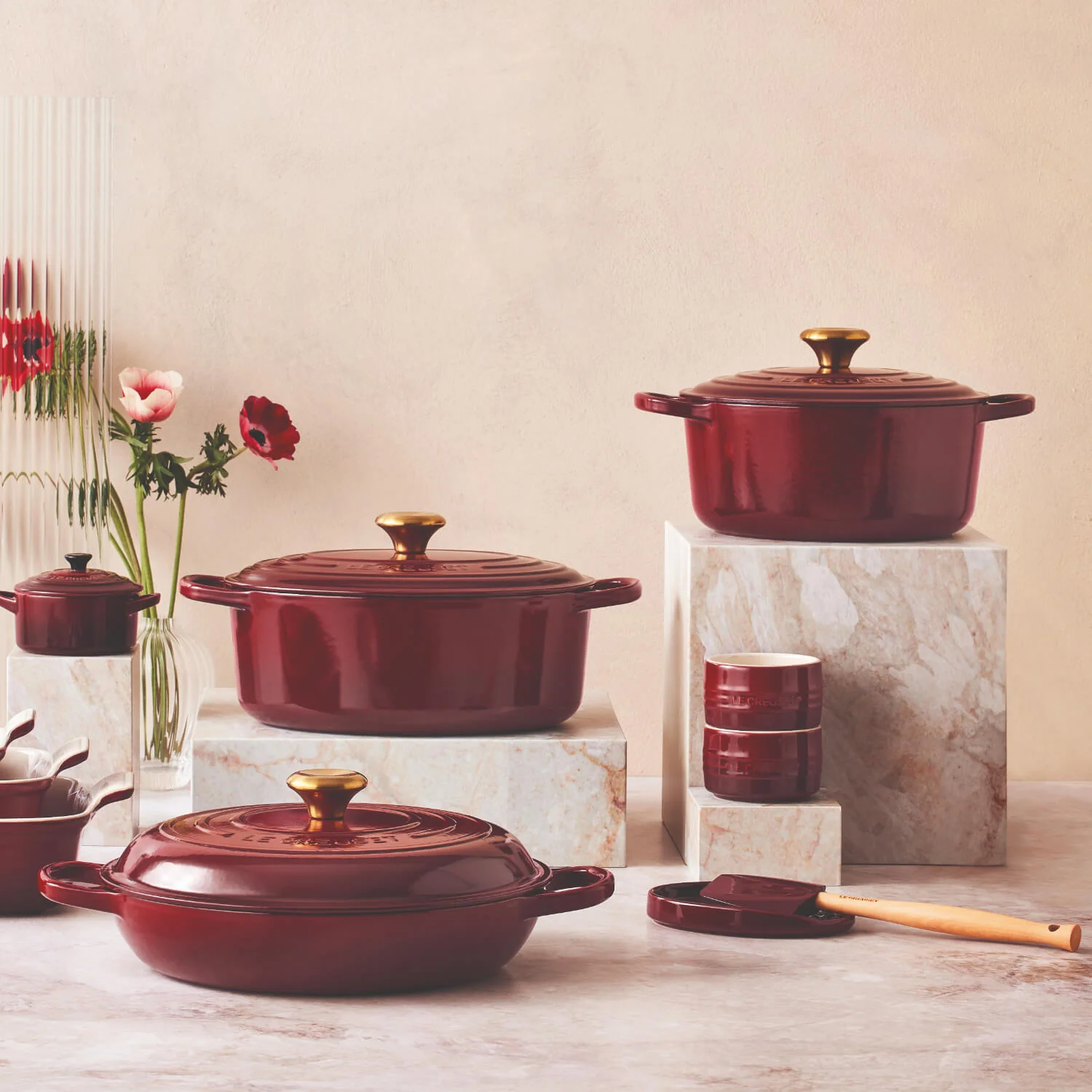 Le Creuset Signature Cast Iron 24cm Round Casserole - Garnet - Image 8