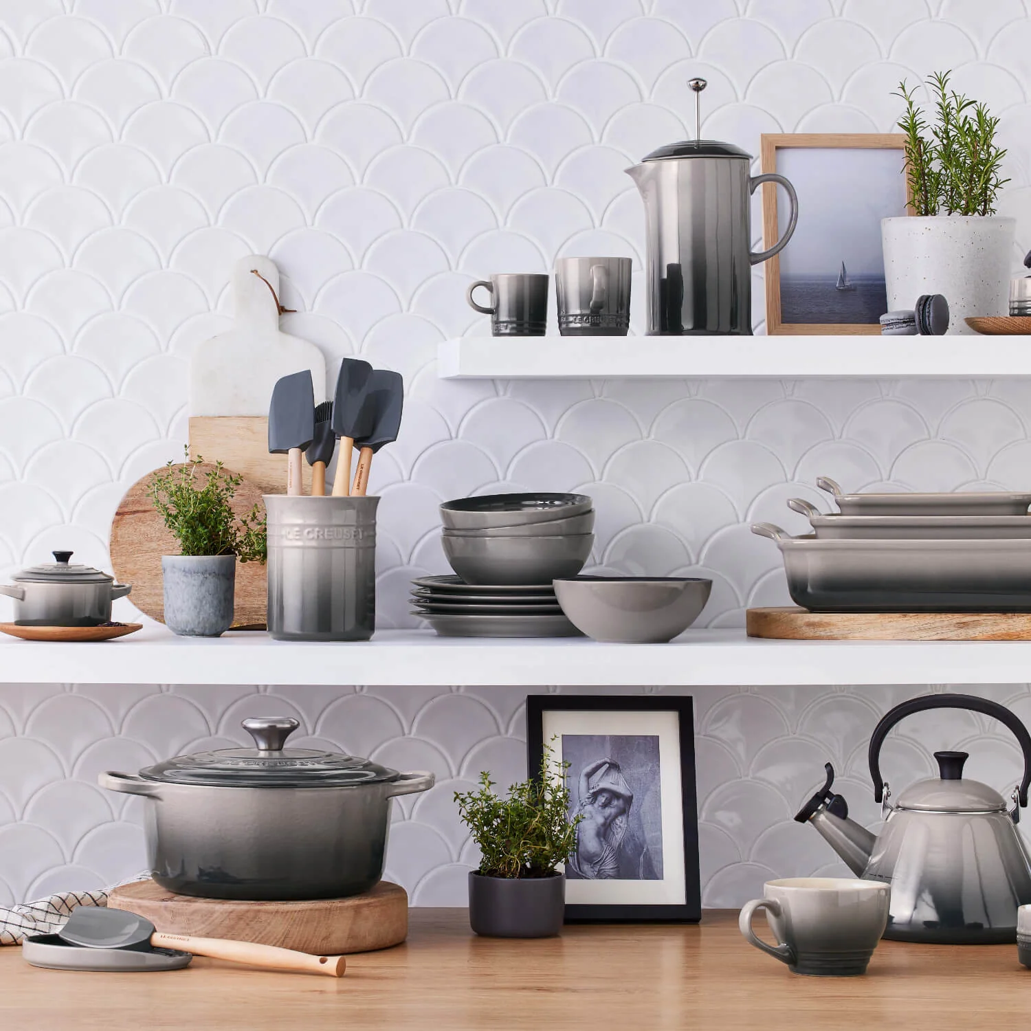 Le Creuset Signature Cast Iron 26cm Round Casserole - Flint - Image 8