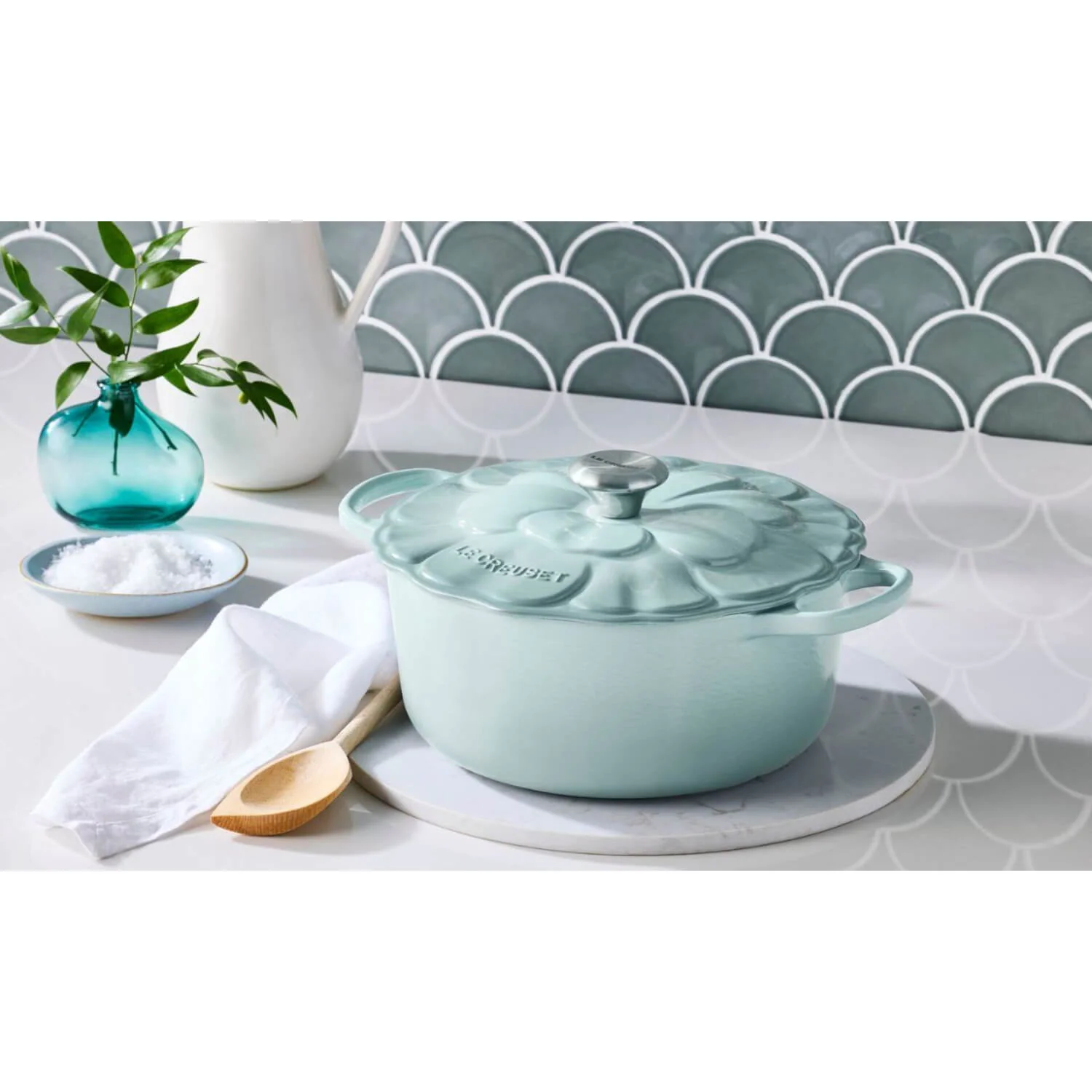 Le Creuset Signature 26cm Cast Iron Round Petal Casserole - Sea Salt - Image 2