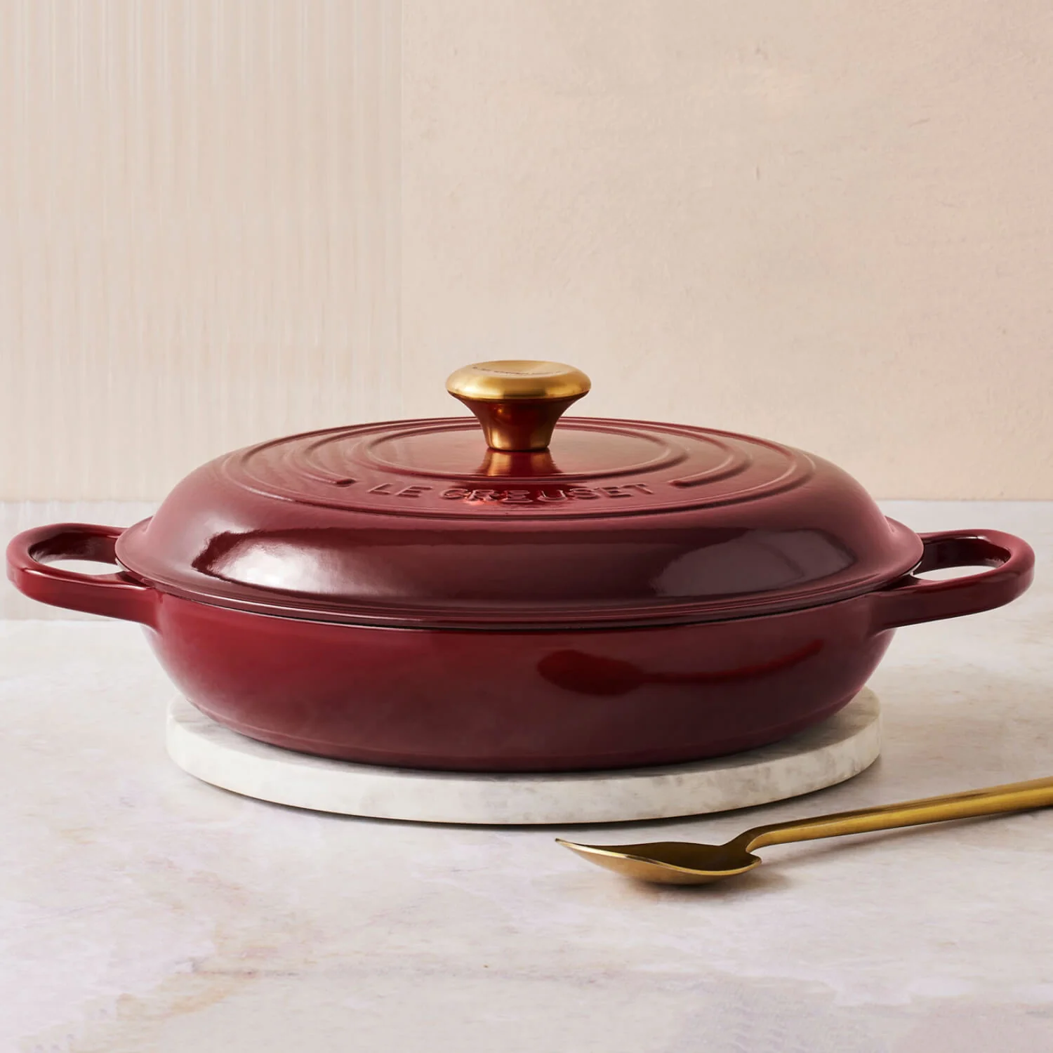 Le Creuset Signature Cast Iron 26cm Shallow Round Casserole - Garnet - Image 6