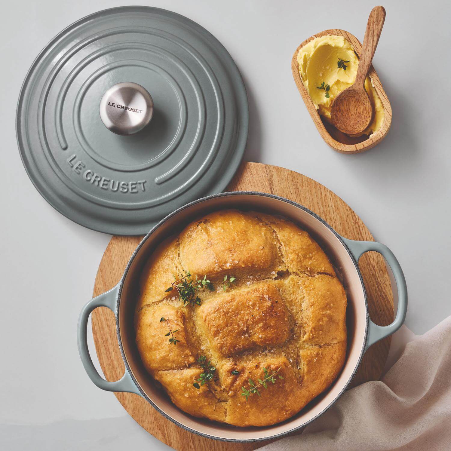 Le Creuset Signature 28cm Cast Iron Round Casserole - Sea Salt - Image 8