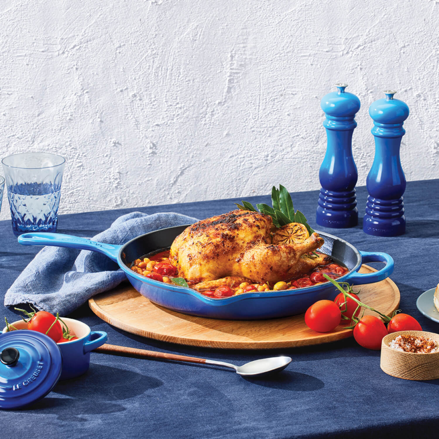 Le Creuset Signature Cast Iron 23cm Round Skillet - Azure - Image 2