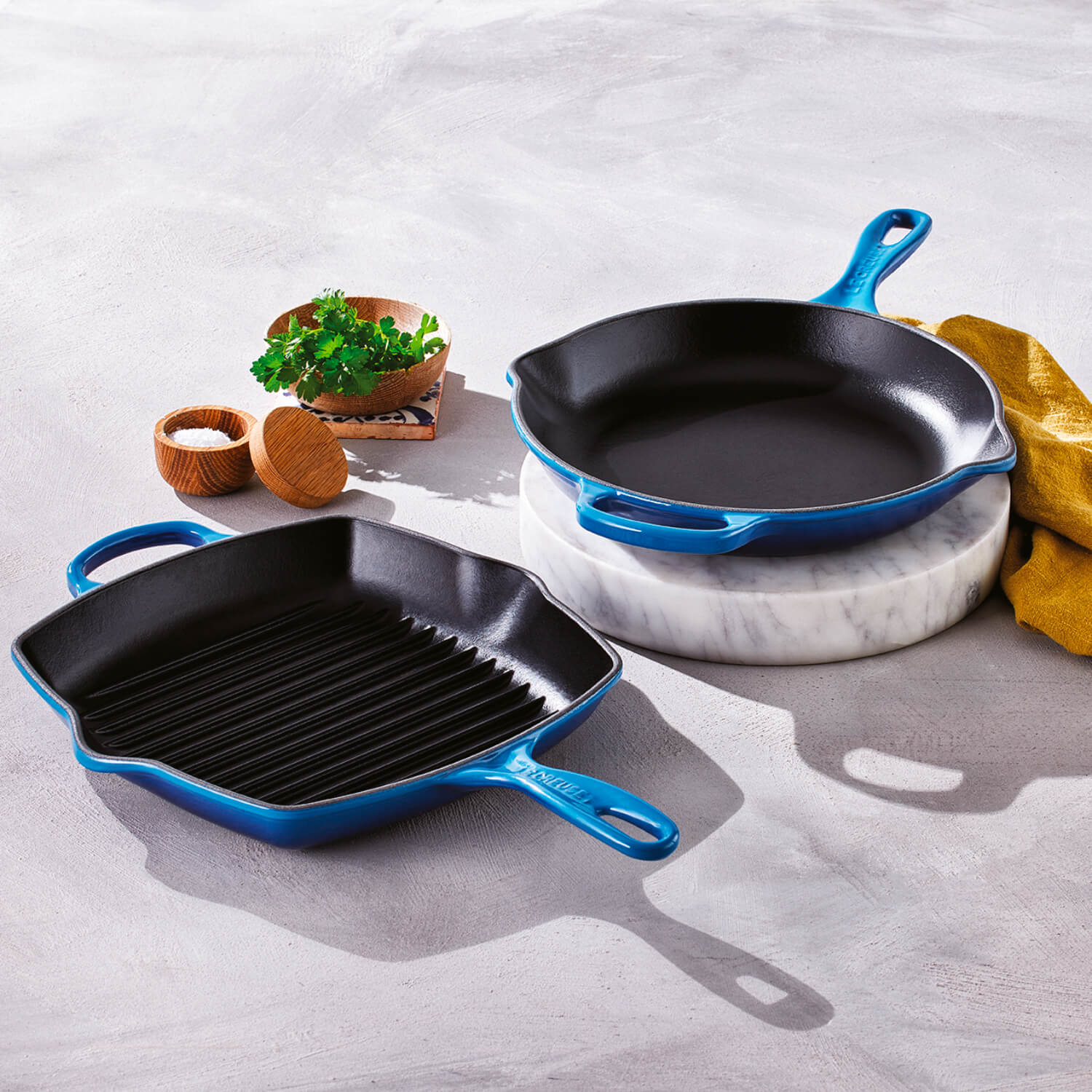 Le Creuset Signature Cast Iron 23cm Round Skillet - Azure - Image 3