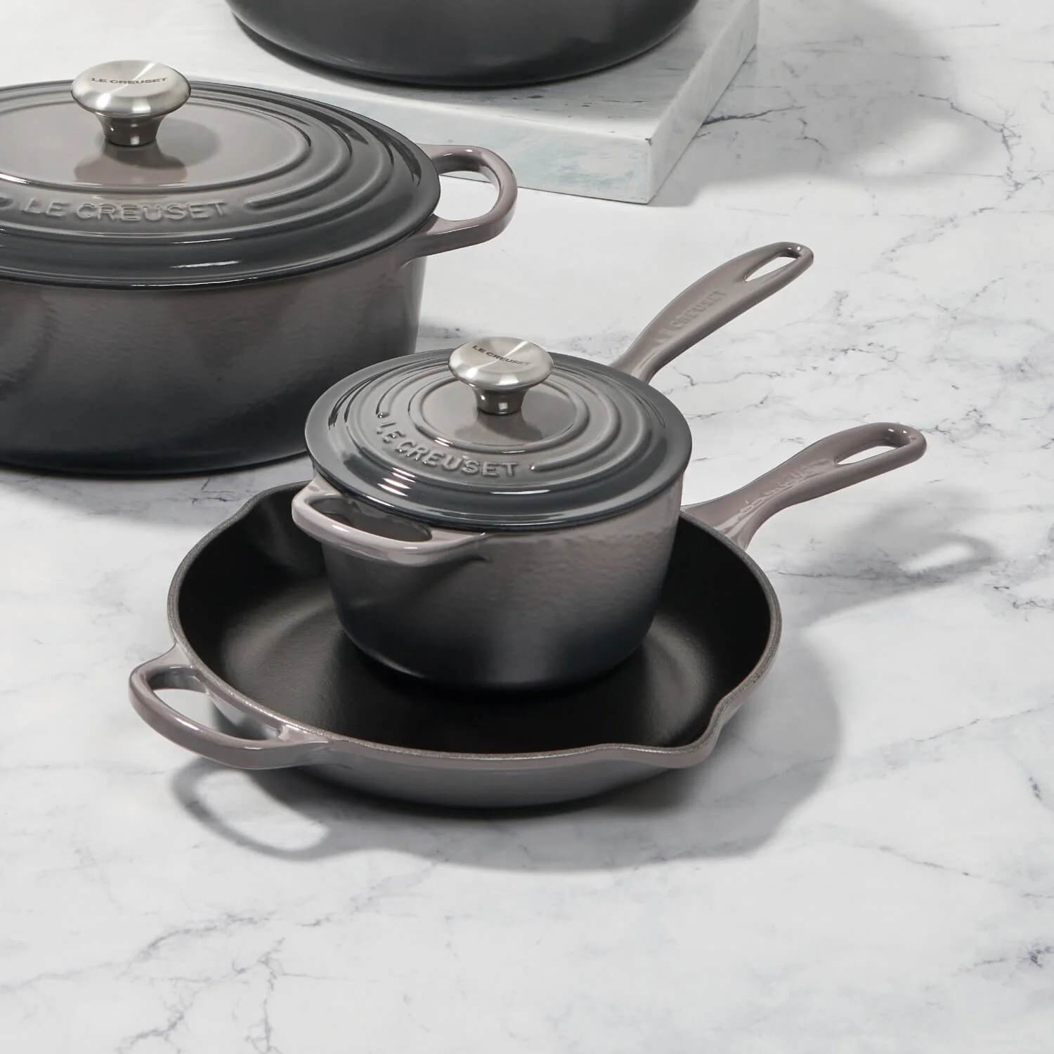 Le Creuset Signature Cast Iron 23cm Round Skillet - Flint - Image 5