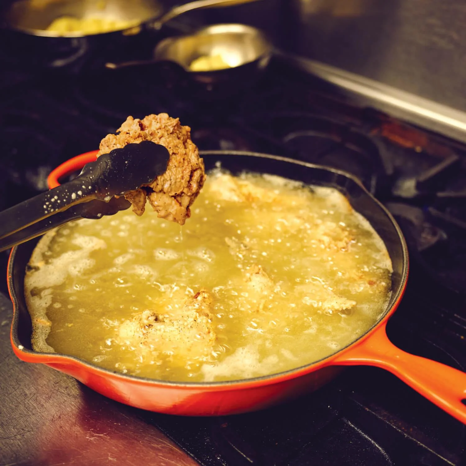Le Creuset Signature Cast Iron 23cm Round Skillet - Volcanic - Image 4