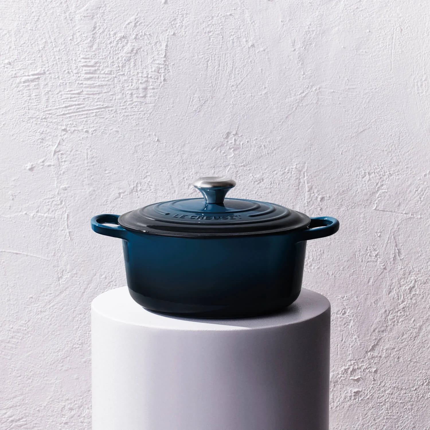 Le Creuset Signature Cast Iron 24cm Round Casserole - Nuit - Image 6