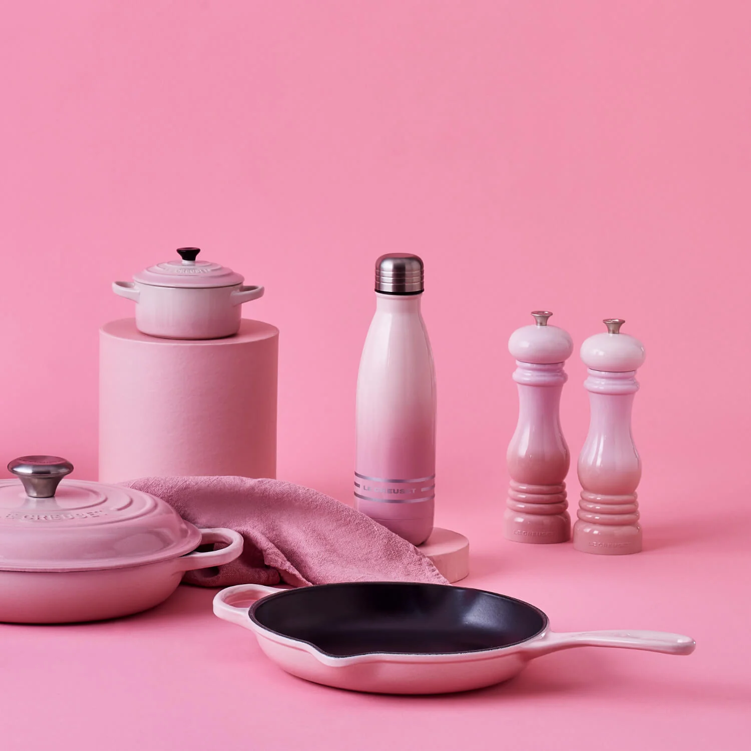 Le Creuset Signature Cast Iron 24cm Round Casserole - Shell Pink - Image 10