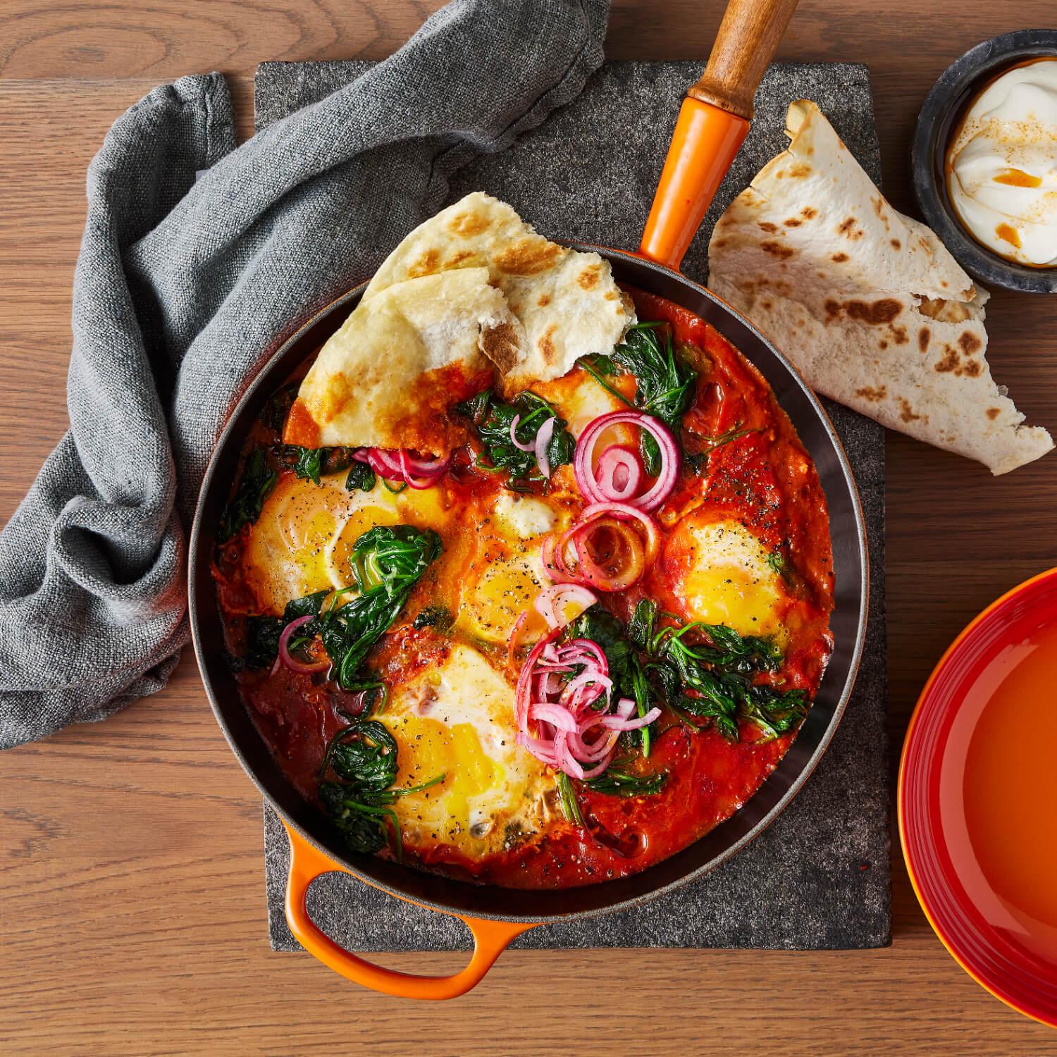 Le Creuset Signature Cast Iron 26cm Frying Pan - Volcanic - Image 6