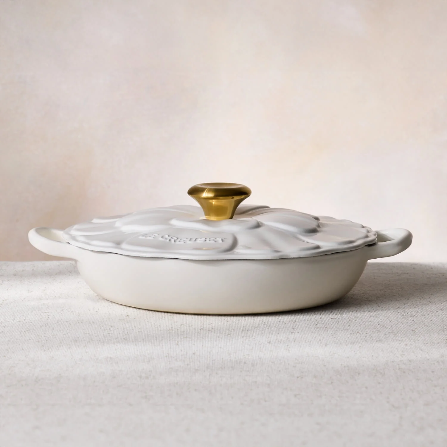Le Creuset Signature Cast Iron 26cm Petal Shallow Casserole - Cotton - Image 7