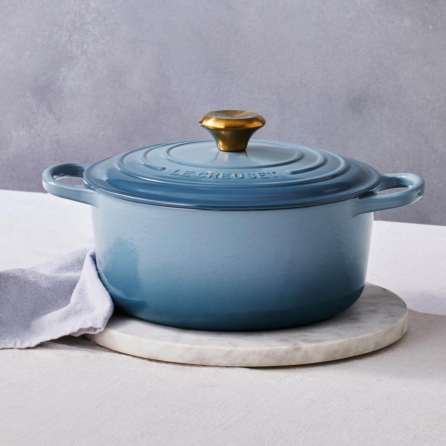 Le Creuset Signature Cast Iron 26cm Round Casserole - Chambray - Image 7