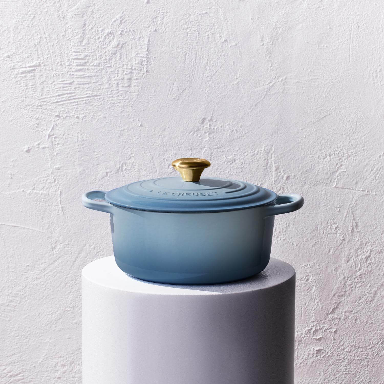 Le Creuset Signature Cast Iron 26cm Round Casserole - Chambray - Image 8