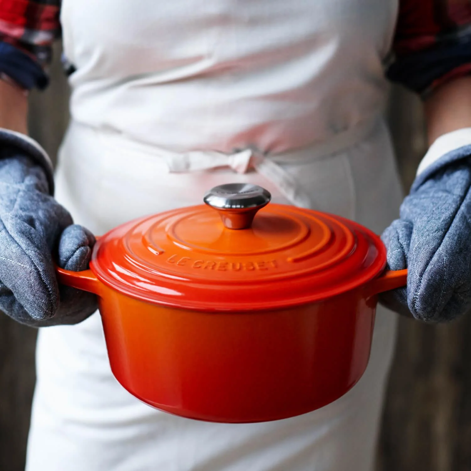 Le Creuset Signature Cast Iron 26cm Round Casserole - Volcanic - Image 6
