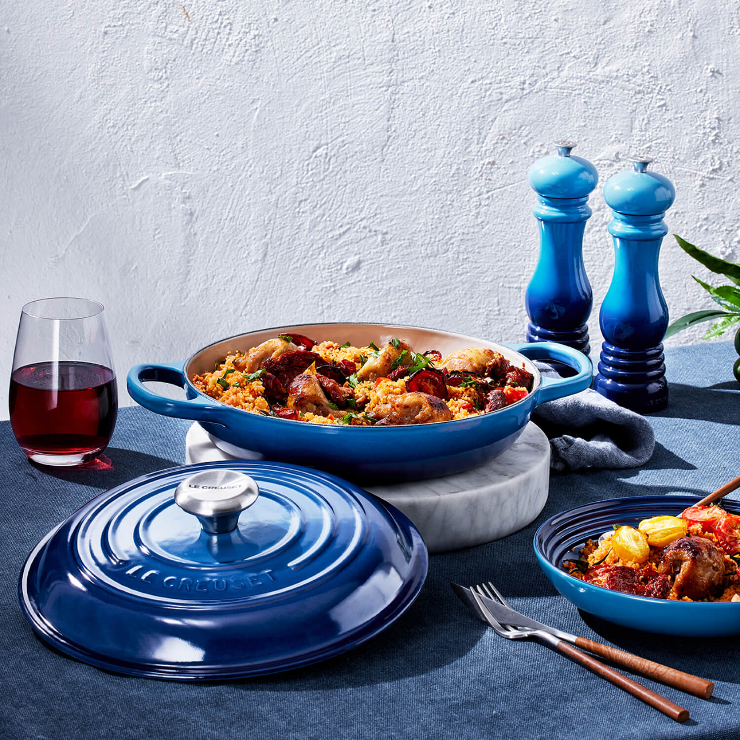 Le Creuset Signature Cast Iron 26cm Shallow Casserole - Azure - Image 6