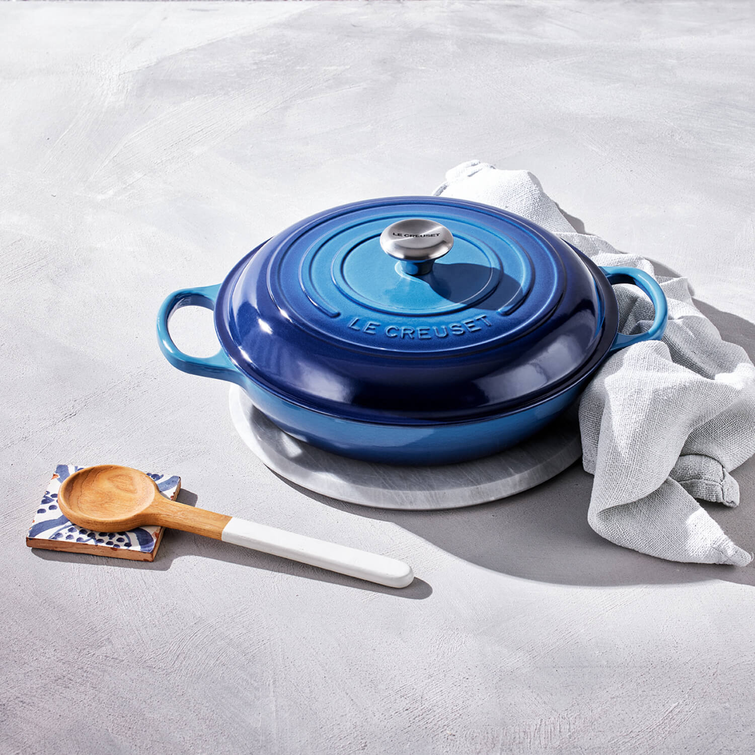 Le Creuset Signature Cast Iron 26cm Shallow Casserole - Azure - Image 7