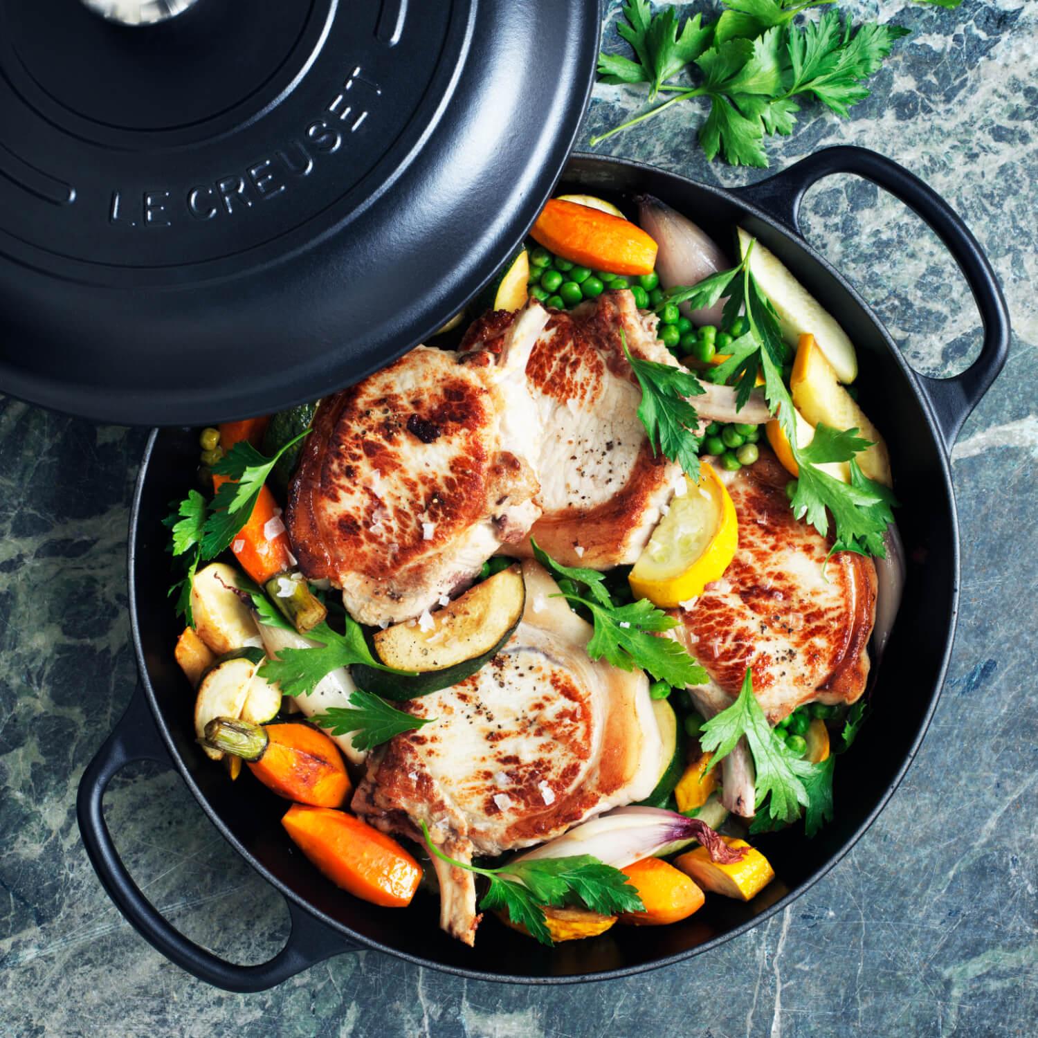 Le Creuset Signature Cast Iron 26cm Shallow Casserole - Satin Black - Image 5