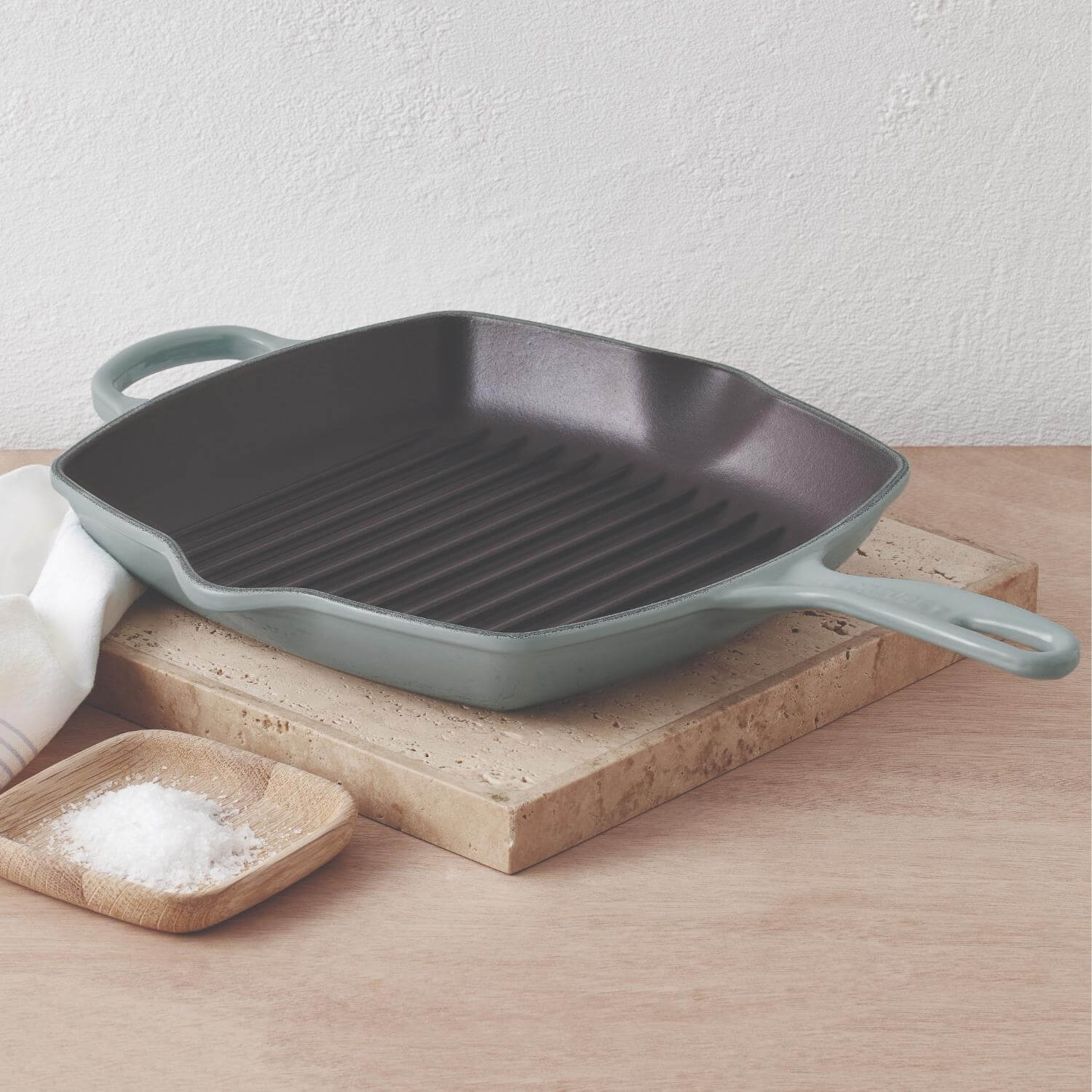 Le Creuset Signature Cast Iron 26cm Square Grillit - Sea Salt - Image 5