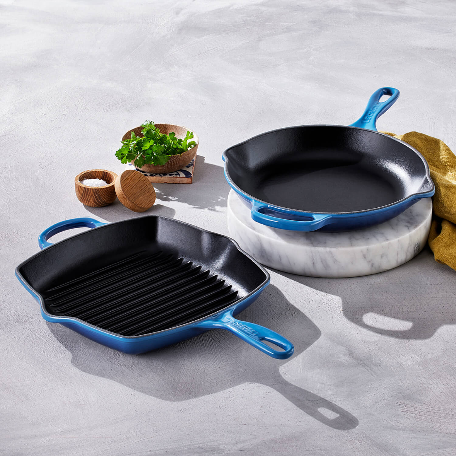 Le Creuset Signature Cast Iron 26cm Square Grillit - Azure - Image 6
