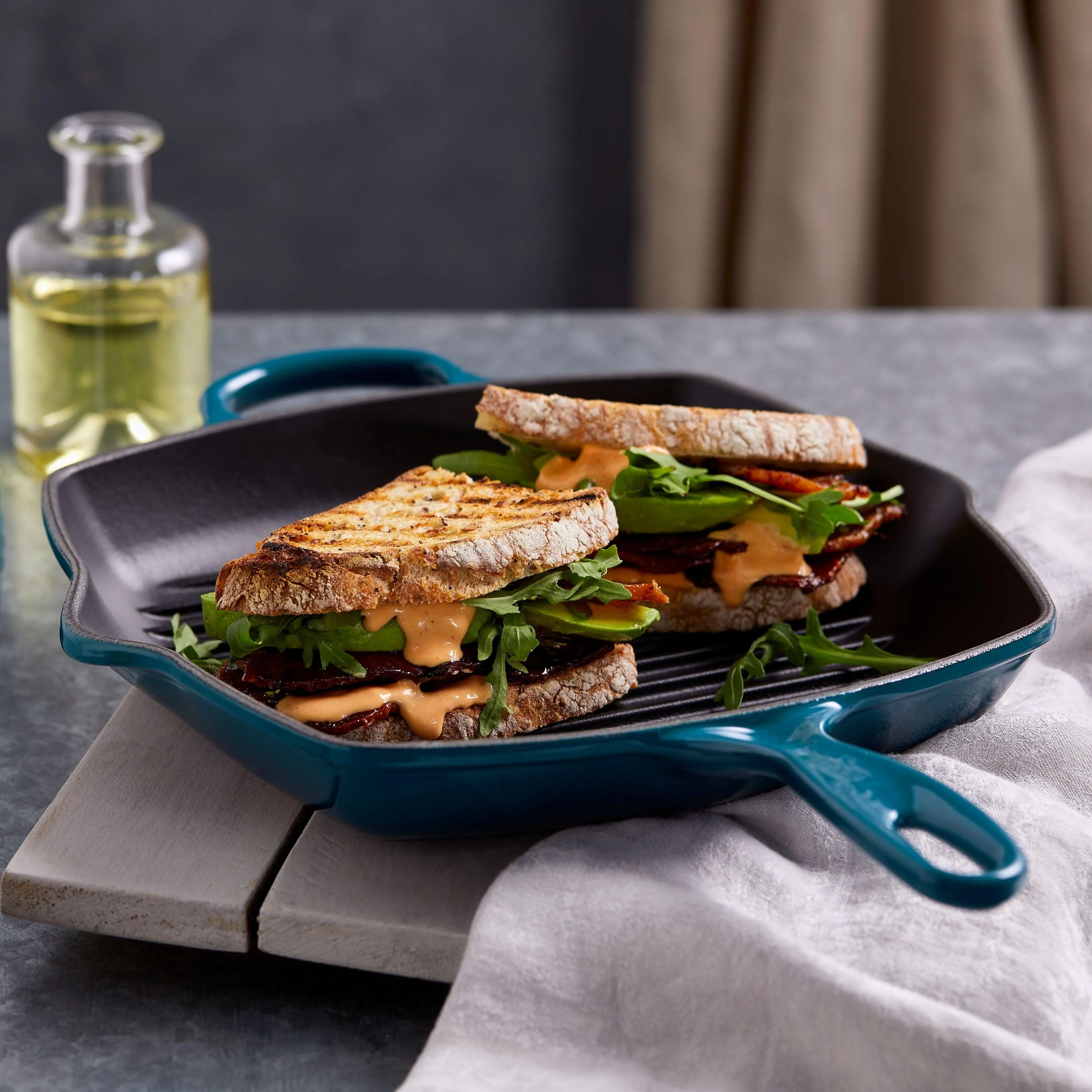 Le Creuset Signature Cast Iron 26cm Square Grillit - Deep Teal - Image 5