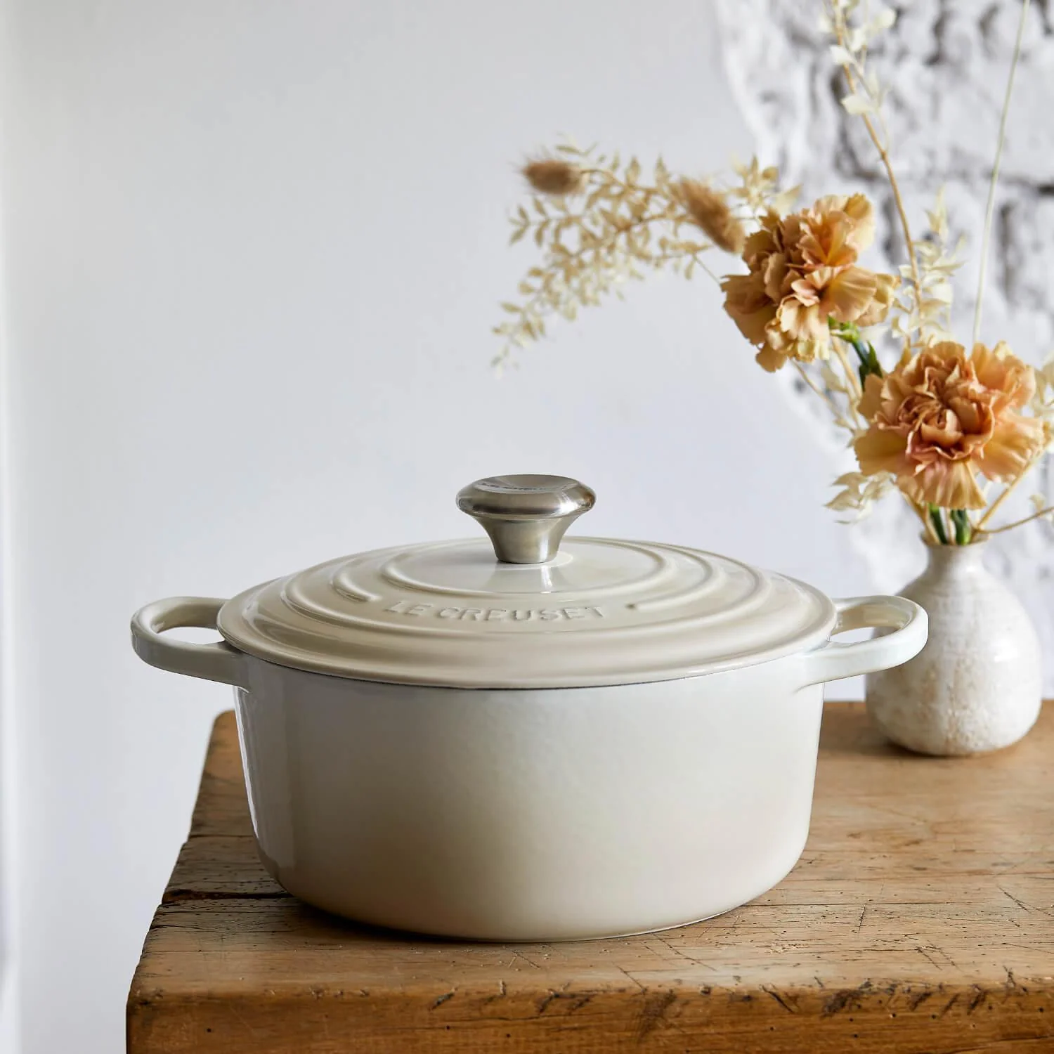 Le Creuset Signature Cast Iron 28cm Round Casserole - Meringue - Image 7