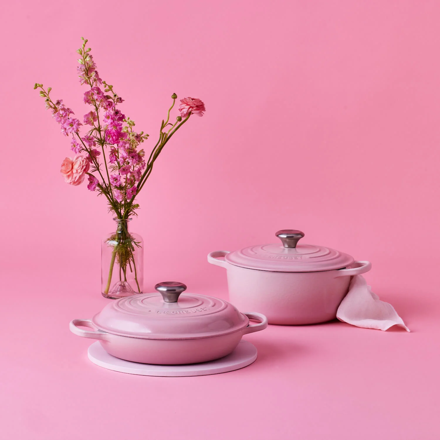 Le Creuset Signature Cast Iron 30cm Shallow Casserole - Shell Pink - Image 6