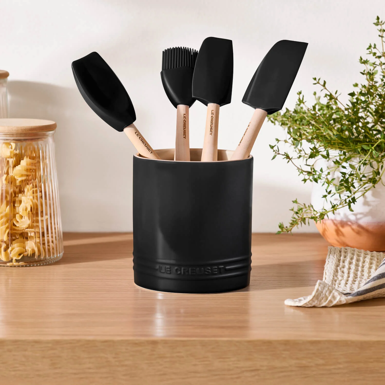 Le Creuset Signature Stoneware 1.1 Litre Utensil Jar - Satin Black - Image 5