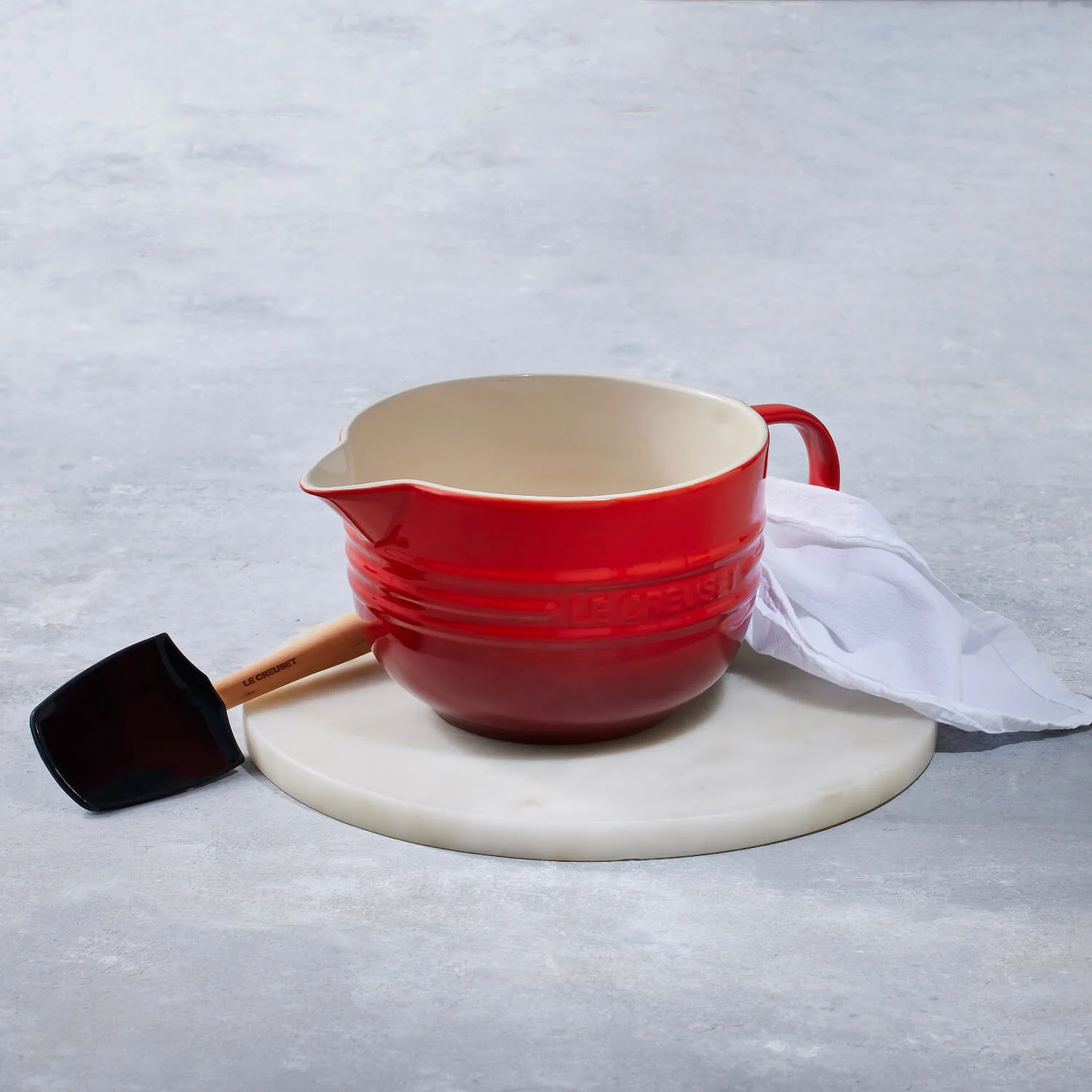 Le Creuset Stoneware 2 Litre Mixing Jug - Cerise - Image 5