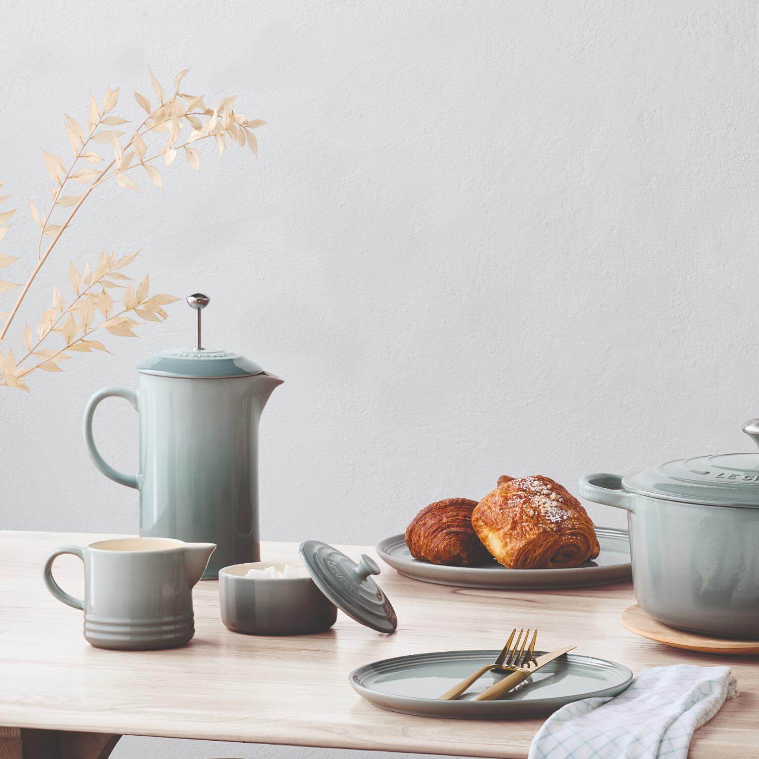 Le Creuset Stoneware Cafetiere with Metal Press Sea Salt - Image 6