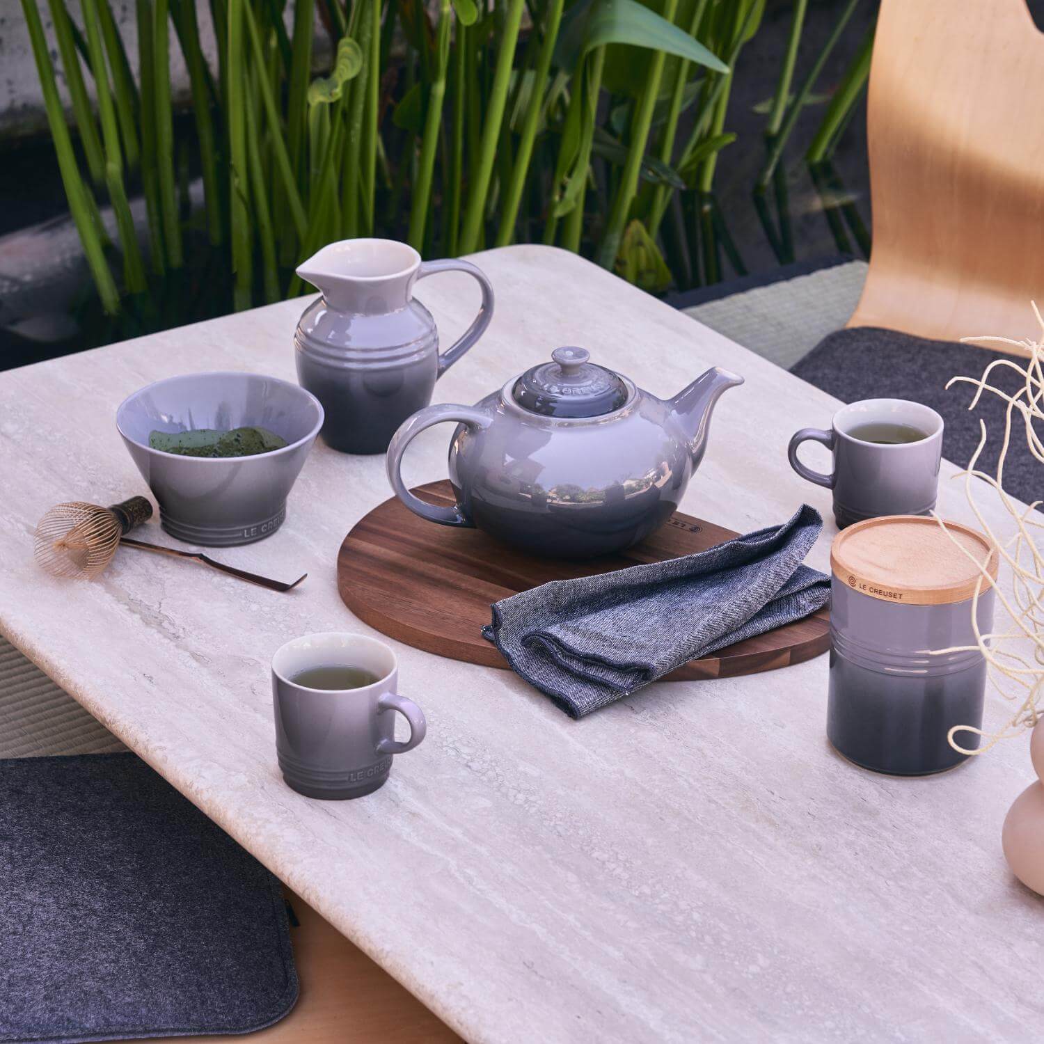 Le Creuset Stoneware Classic Teapot - Flint - Image 5