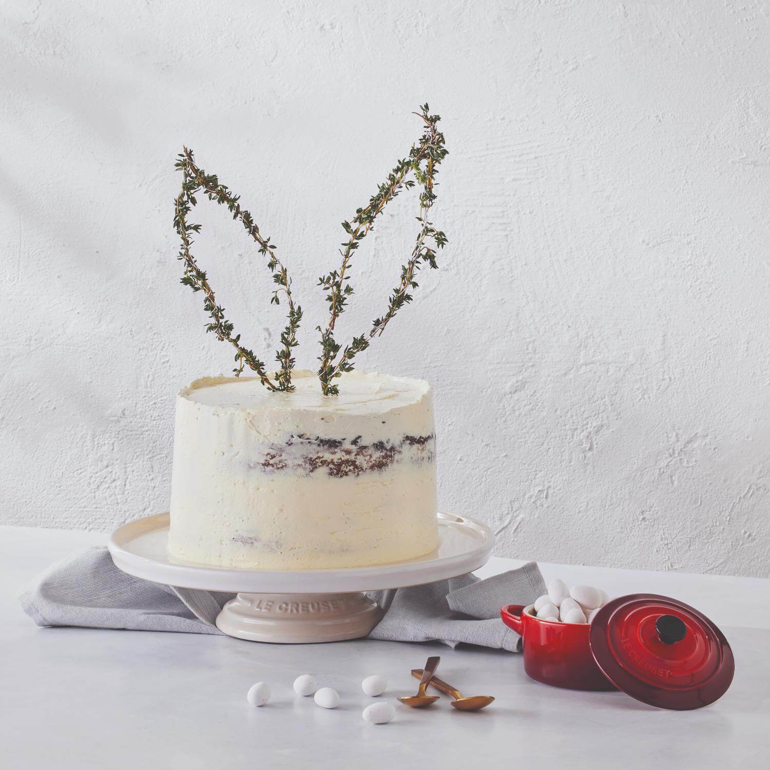 Le Creuset Stoneware Footed Cake Stand - Meringue - Image 6