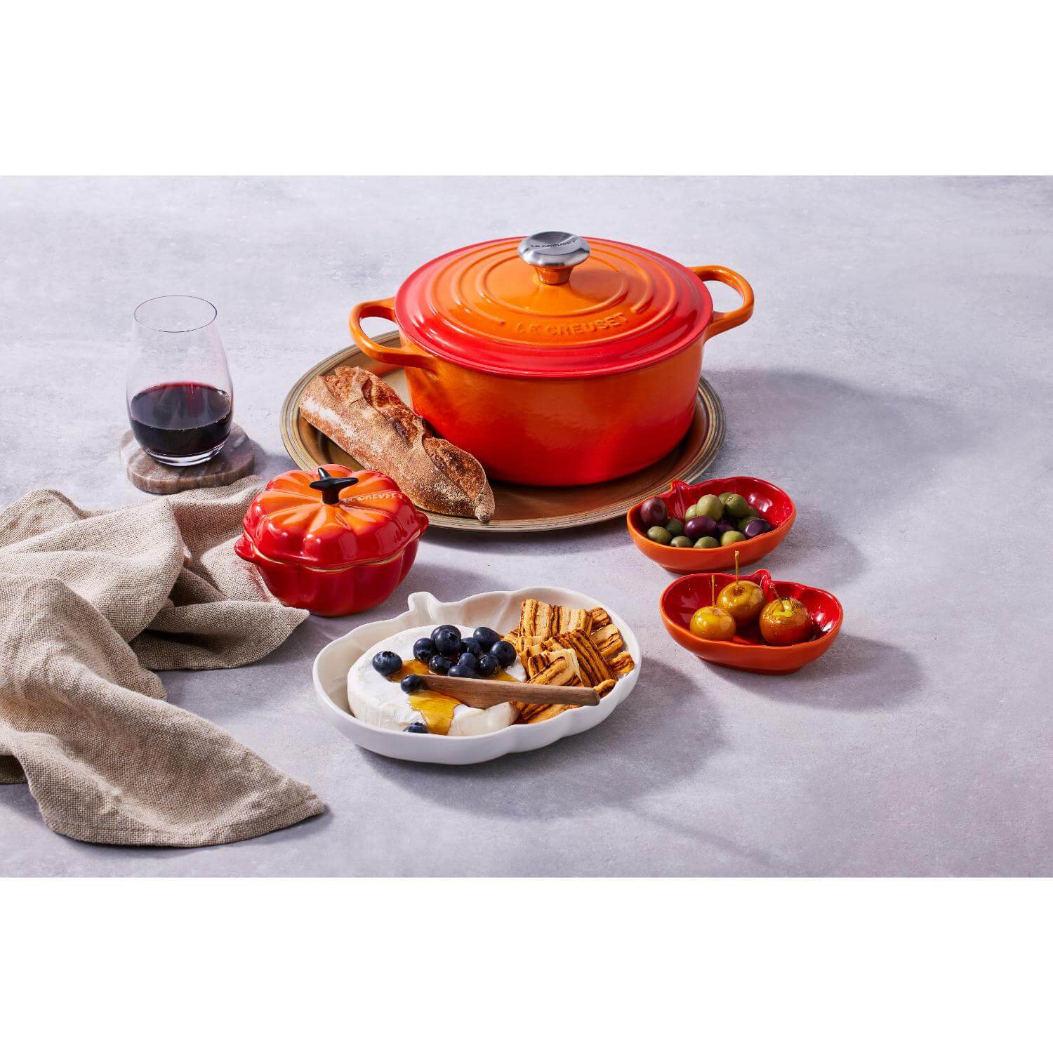 Le Creuset Halloween Stoneware Pumpkin Petite Round Casserole - Volcanic - Image 7