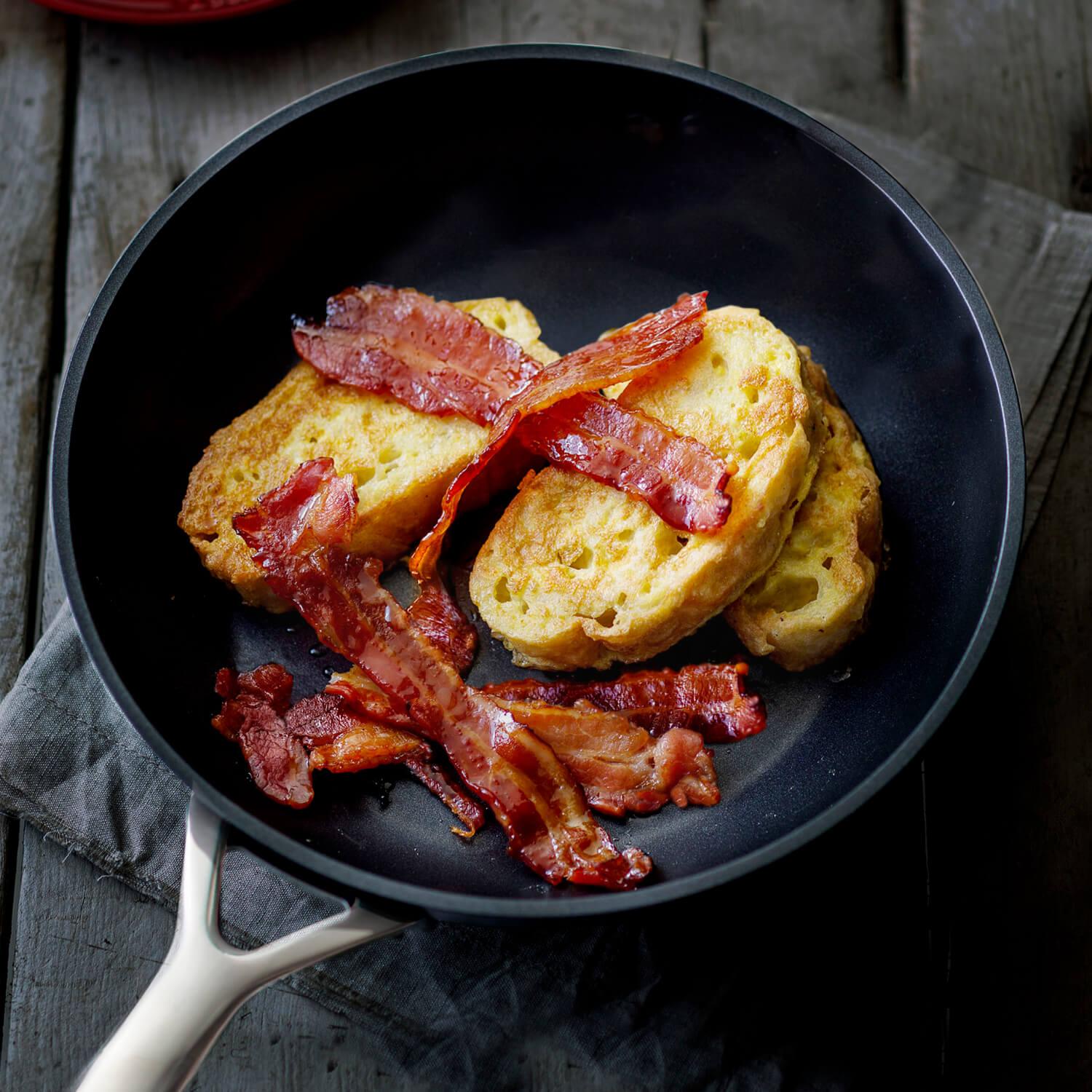 Le Creuset Toughened Non-Stick Deep Frying Pan - 26cm - Image 5
