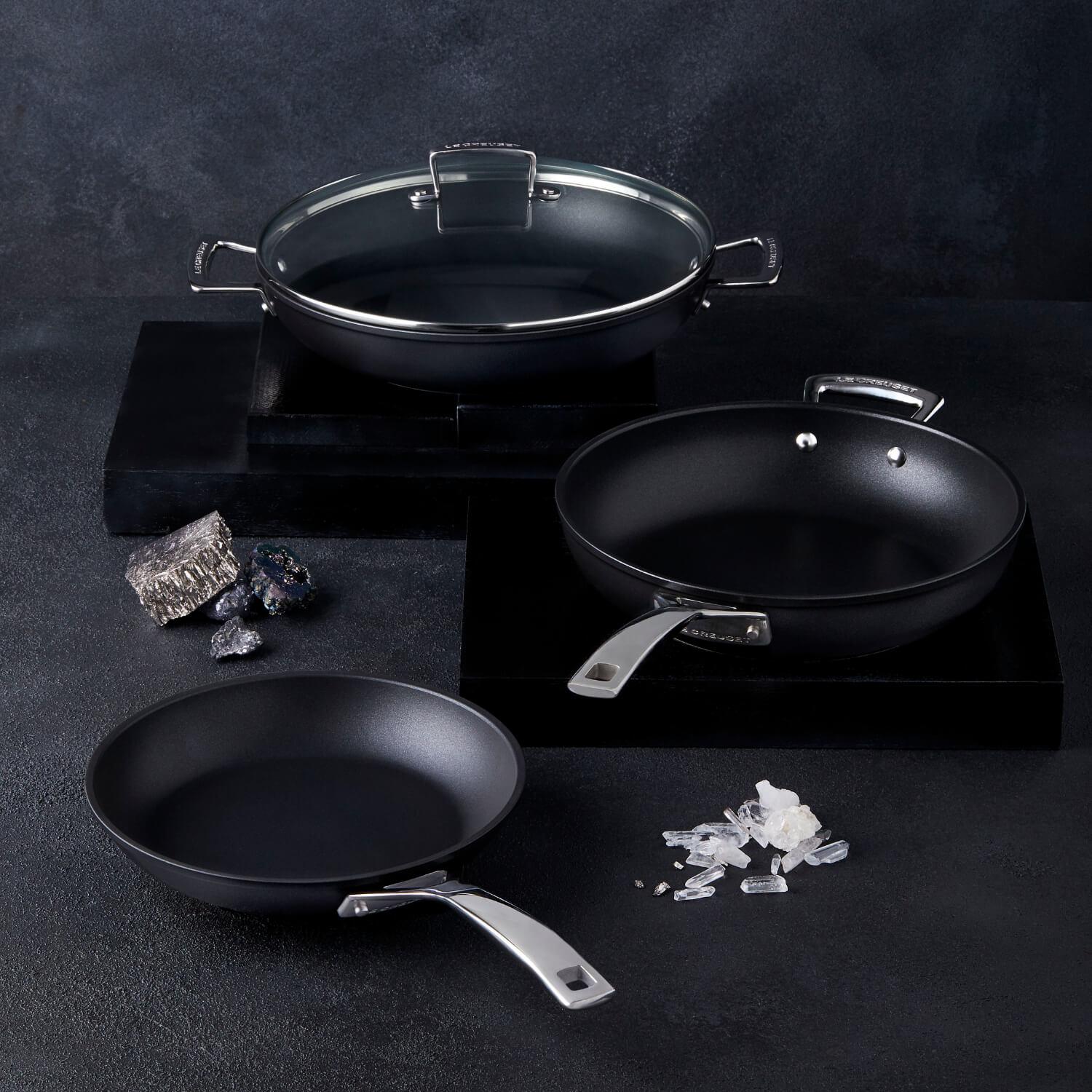 Le Creuset Toughened Non-Stick Deep Frying Pan With Helper Handle - 26cm - Image 6