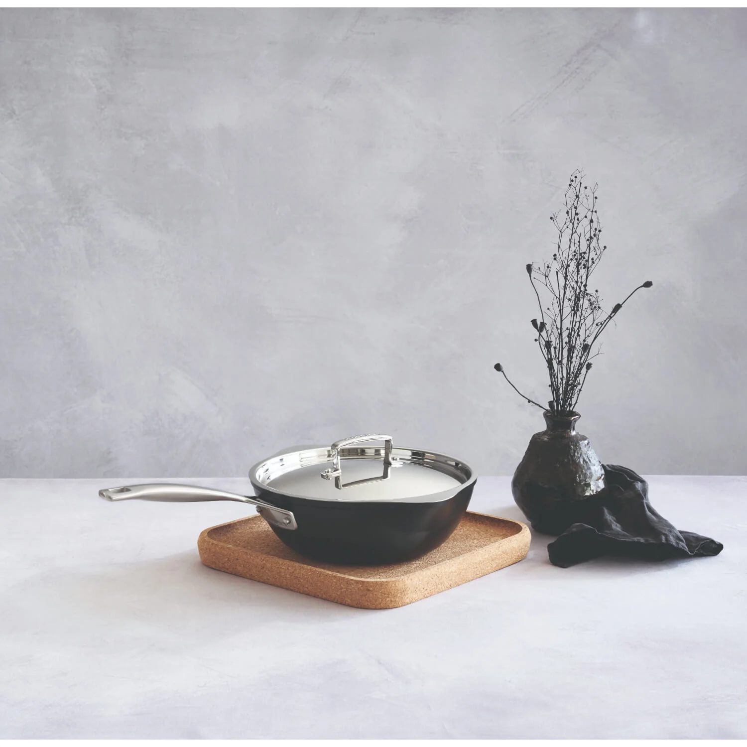 Le Creuset Toughened Non-Stick Chefs Pan with Pouring Spouts - 24cm - Image 6