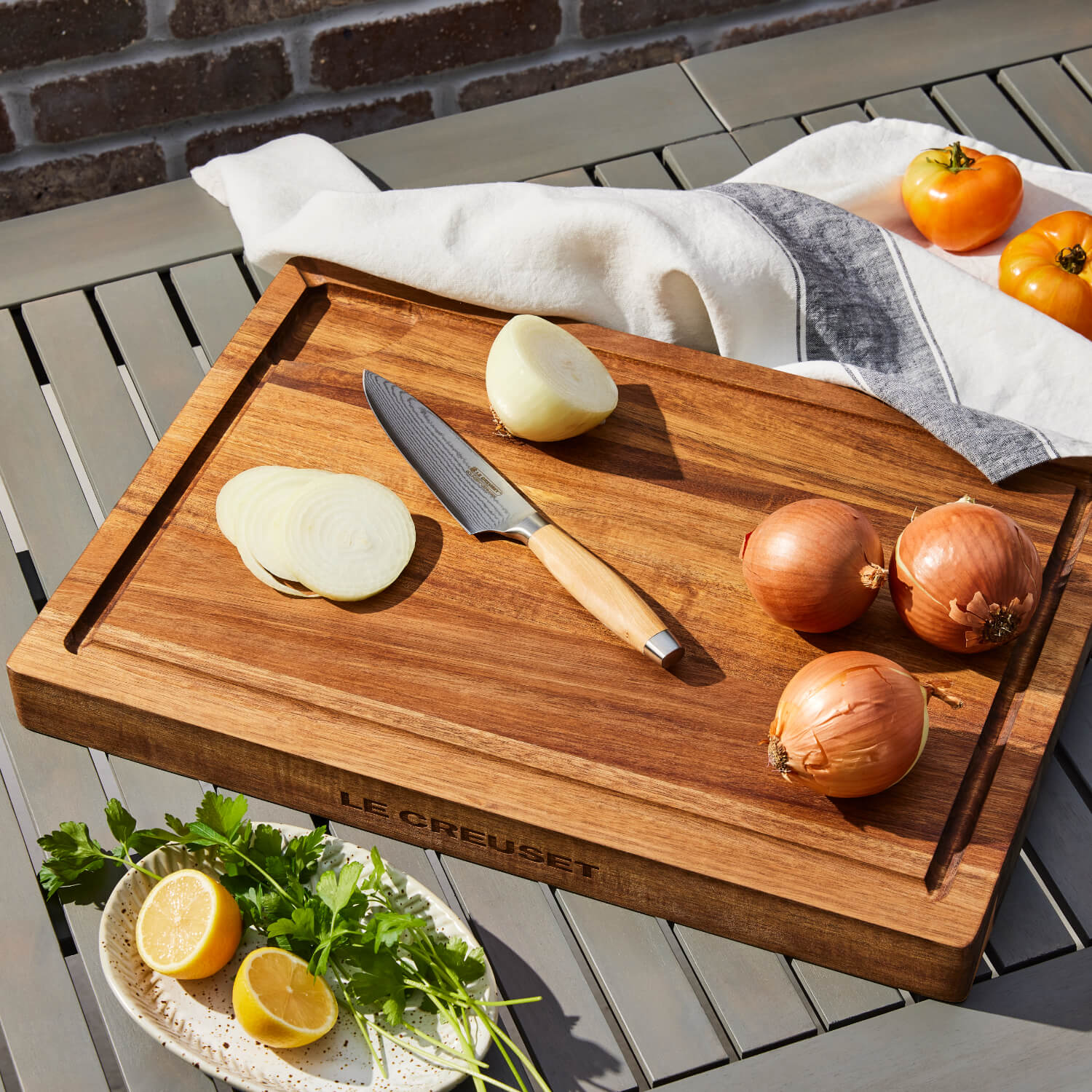 Le Creuset Woodenware 50cm x 35cm Acacia Wood Carving Board - Image 4